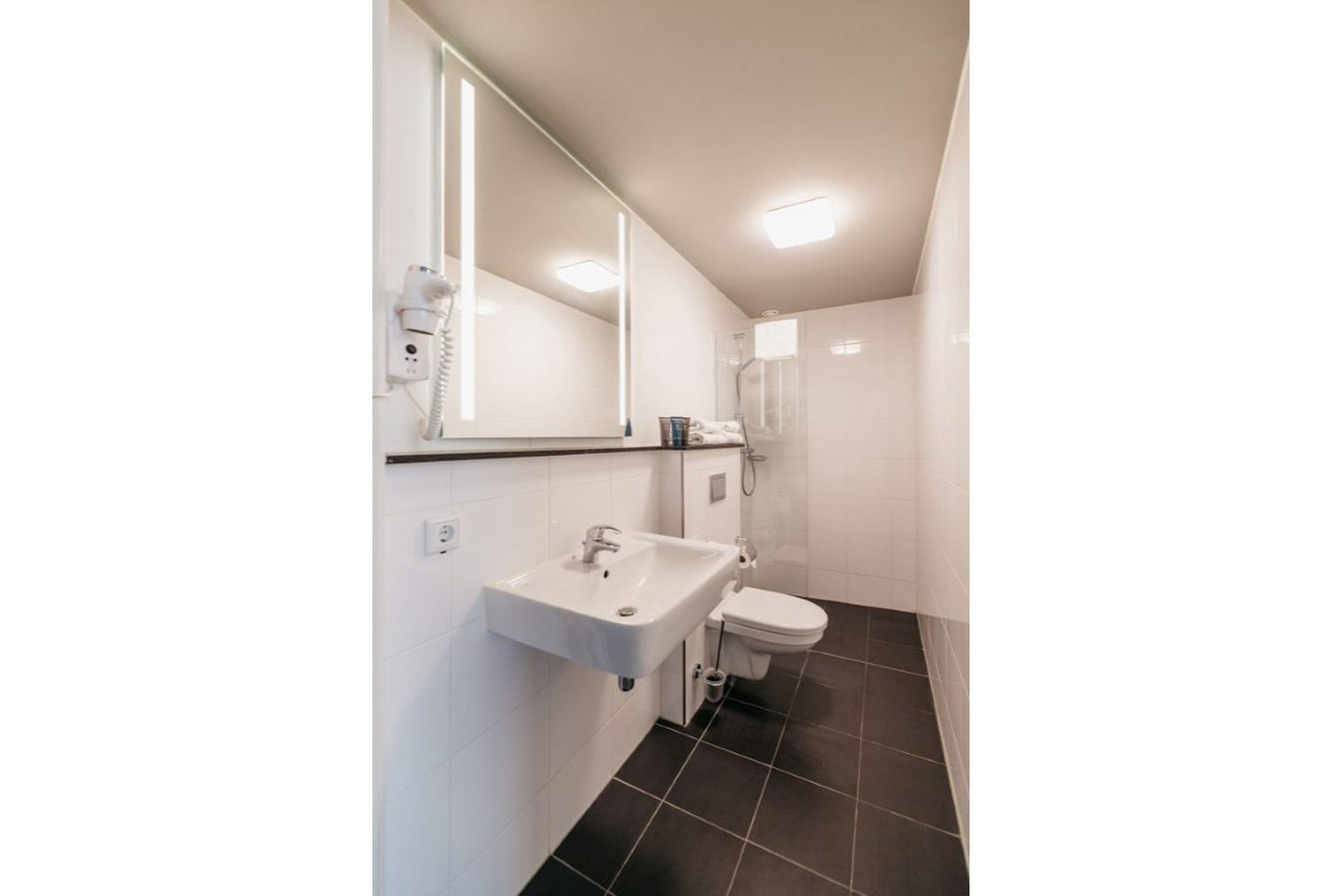 yays-Oostenburgegracht-duplex-family-bathroom.jfif_S