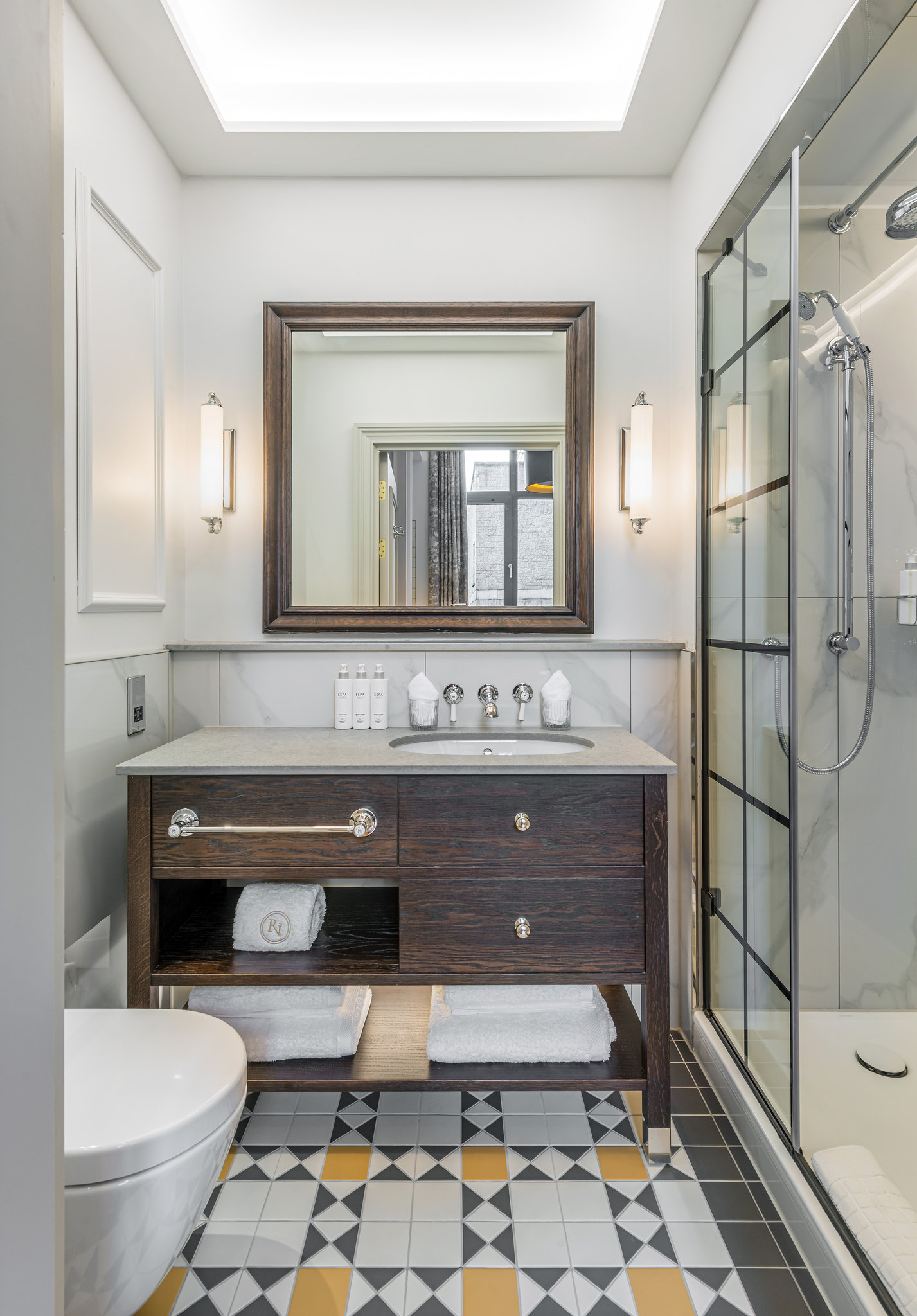 Boulevard-City_Apartments_Bathroom_S