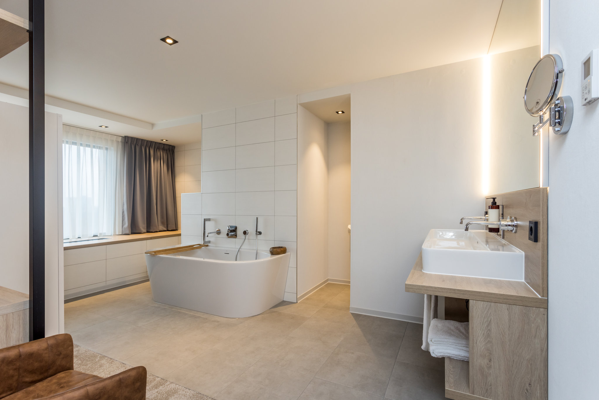 Wellness_Suite_Deluxe_Bathroom2_S