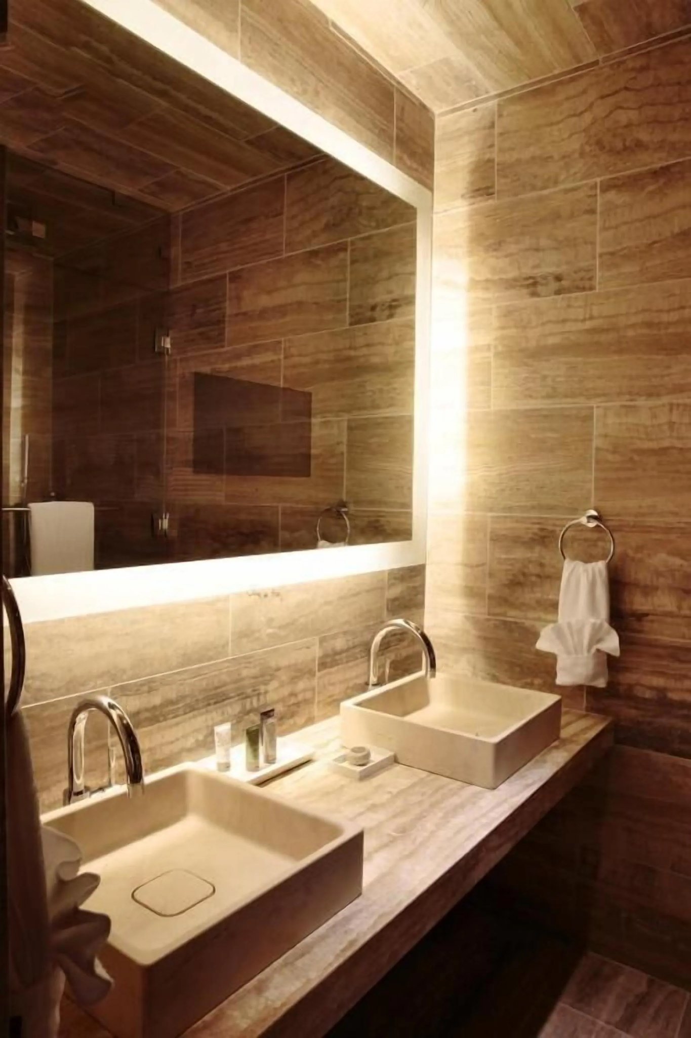 Penthouse_Suite_Bathroom_S