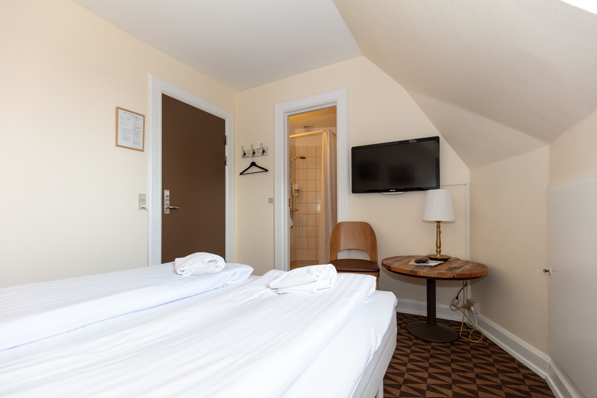 18677_economy-double-rooms-foldens-hotel-first-partner-co_S