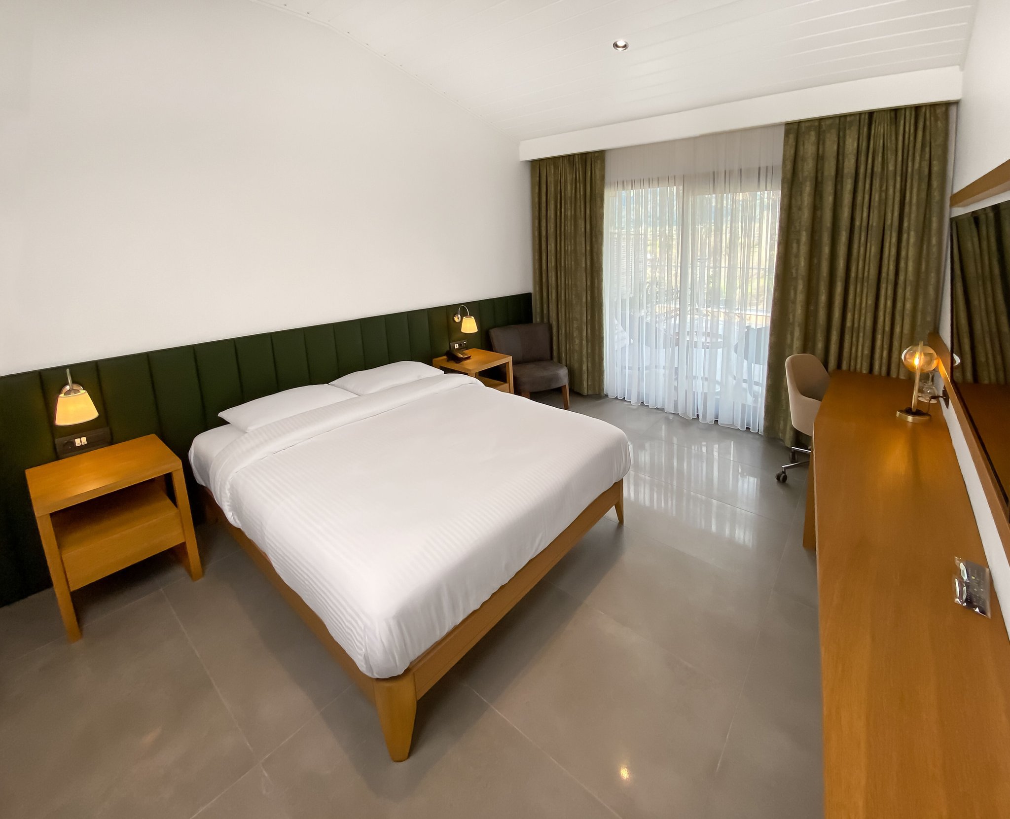 Superior_Plus_Room4_S