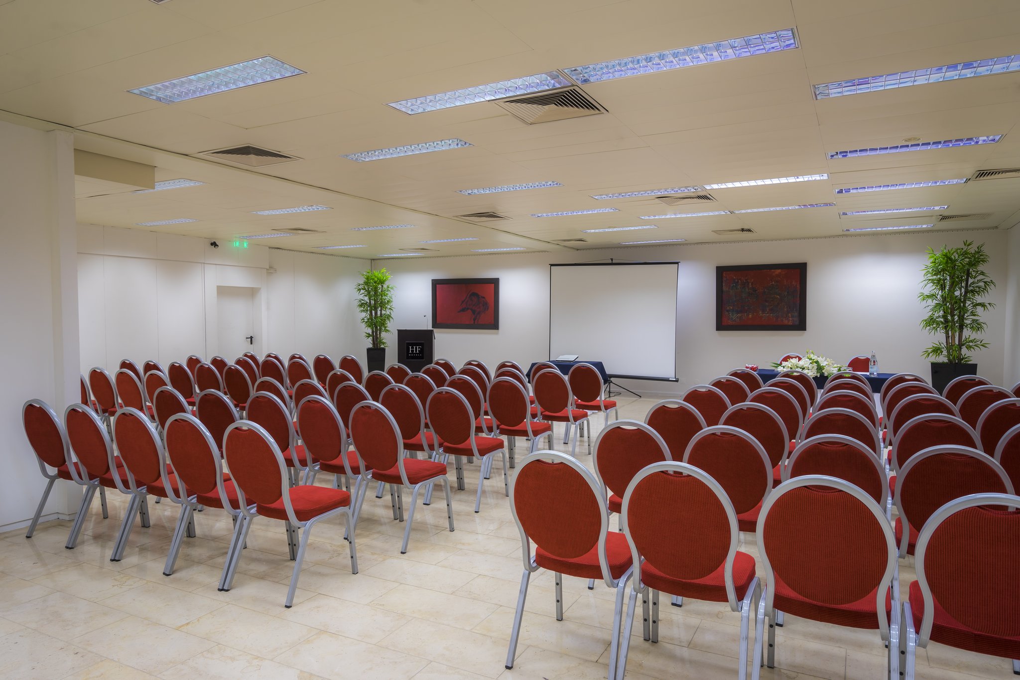 Belmonte_Conference_Room_Montagem_Plateia_S