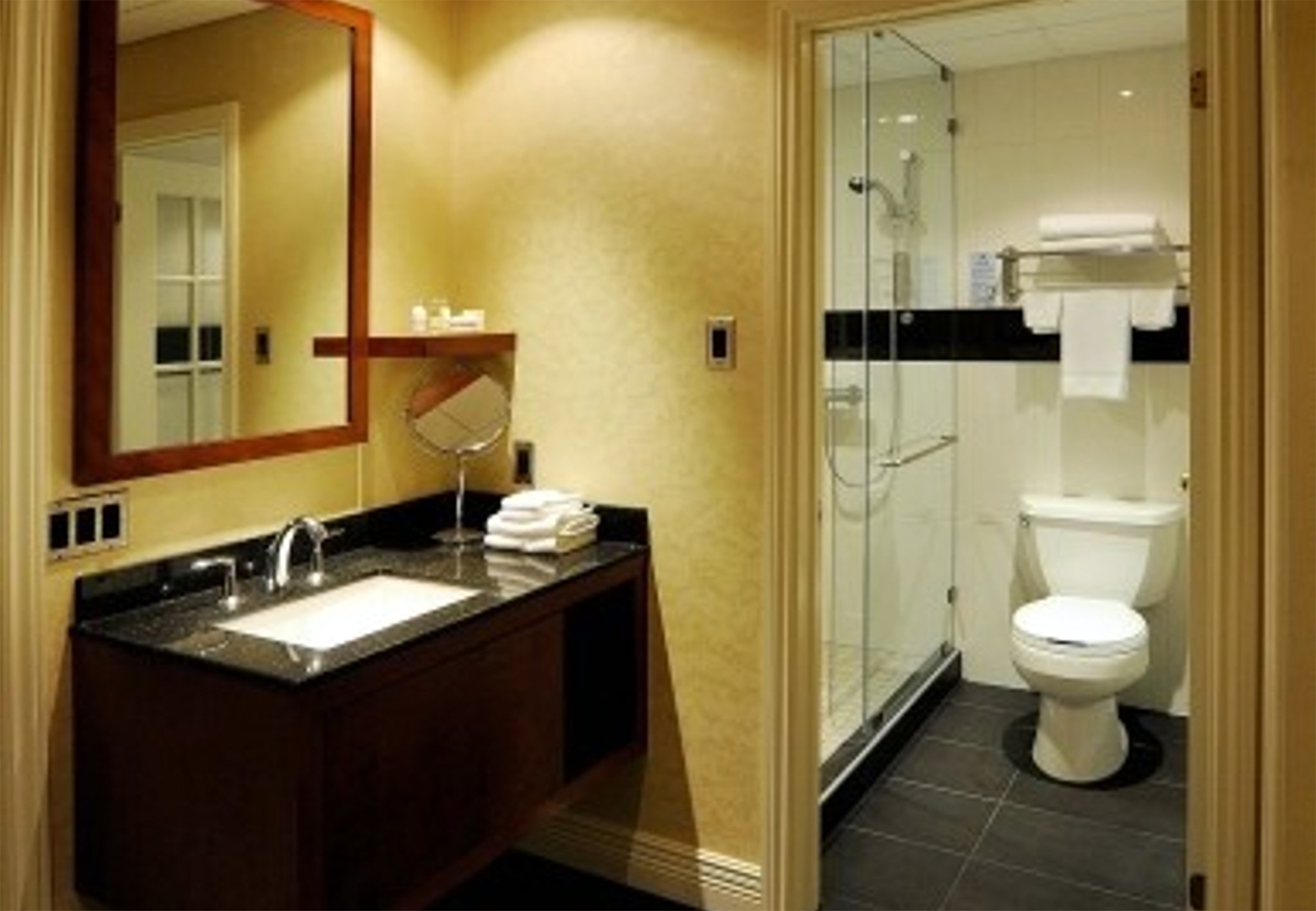 Signature_Suite_Bathroom_S