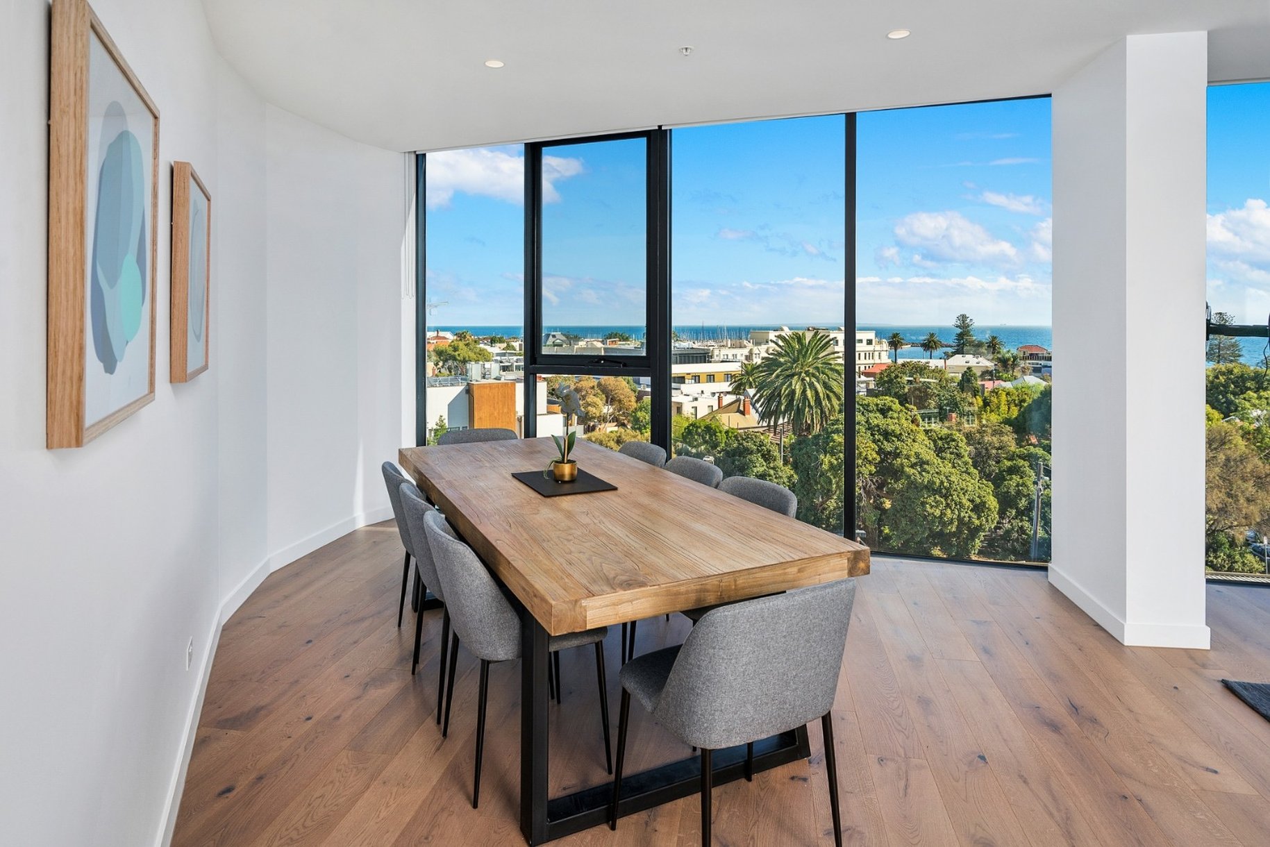 Three_Bedroom_Waterview_Apartment_Dining_Table_S