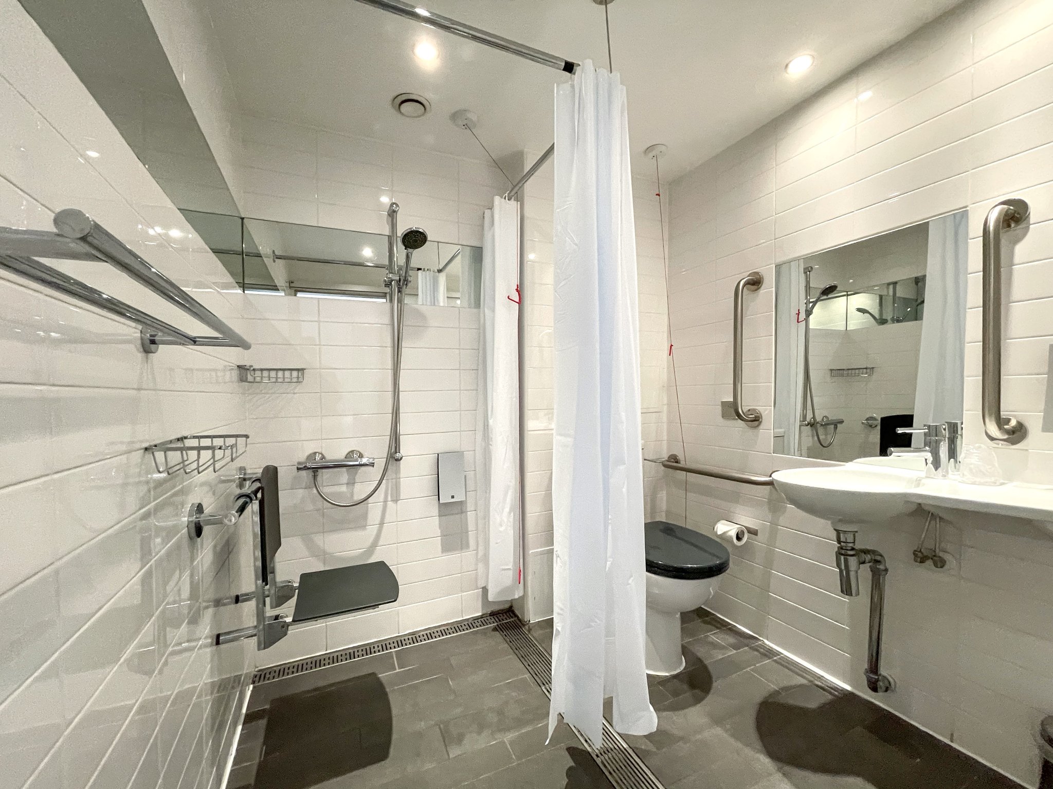 Accessible_Bathrooom_S