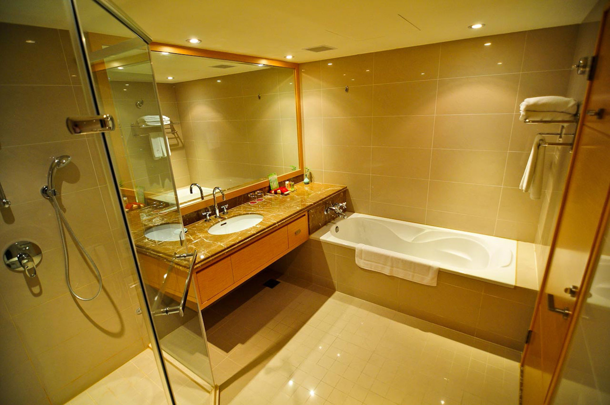 Executive-Semi_Deluxe-Deluxe_Rooms_Bathroom_S