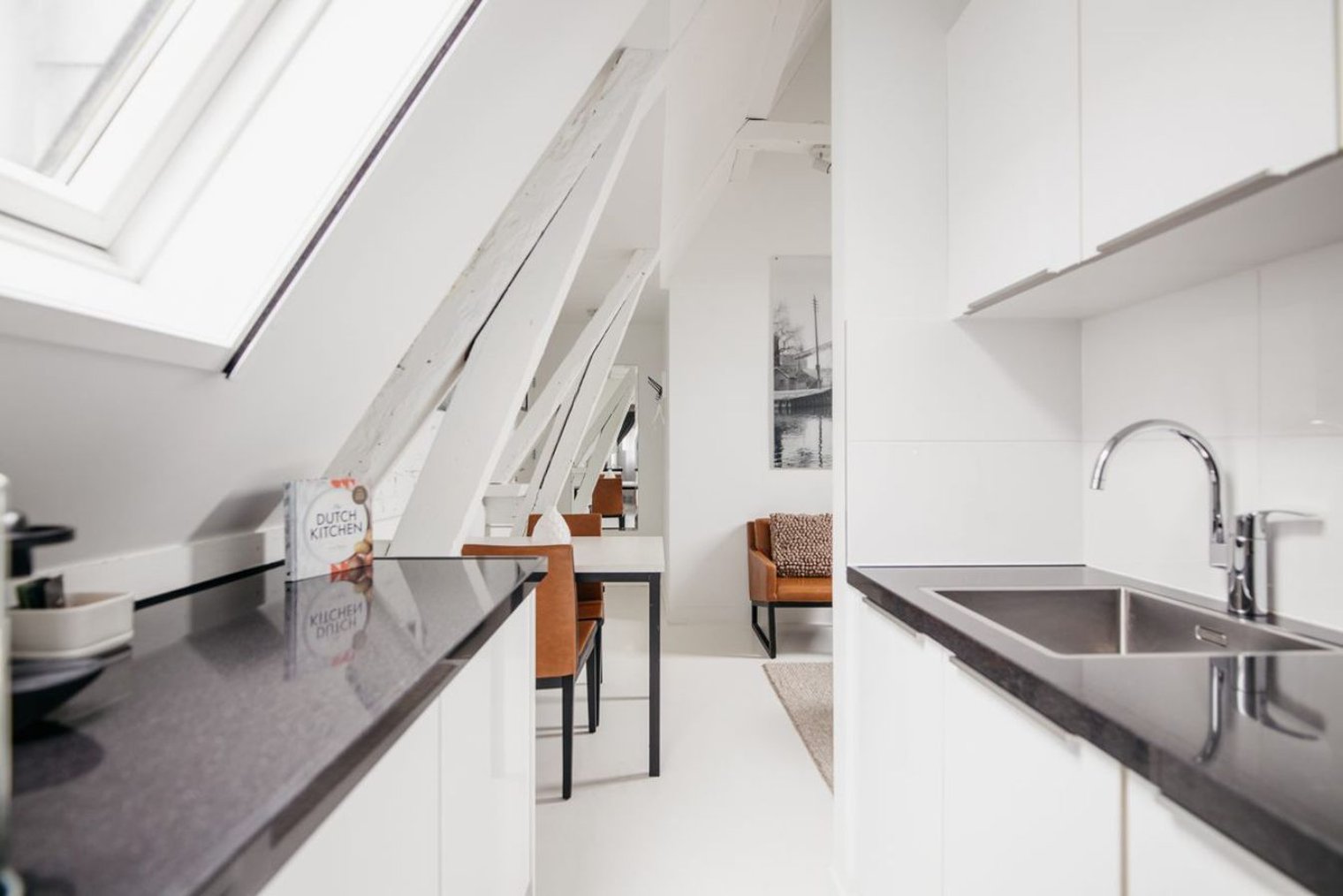 yays-Zoutkeetsgracht-one-bedroom-kitchen.jfif_S