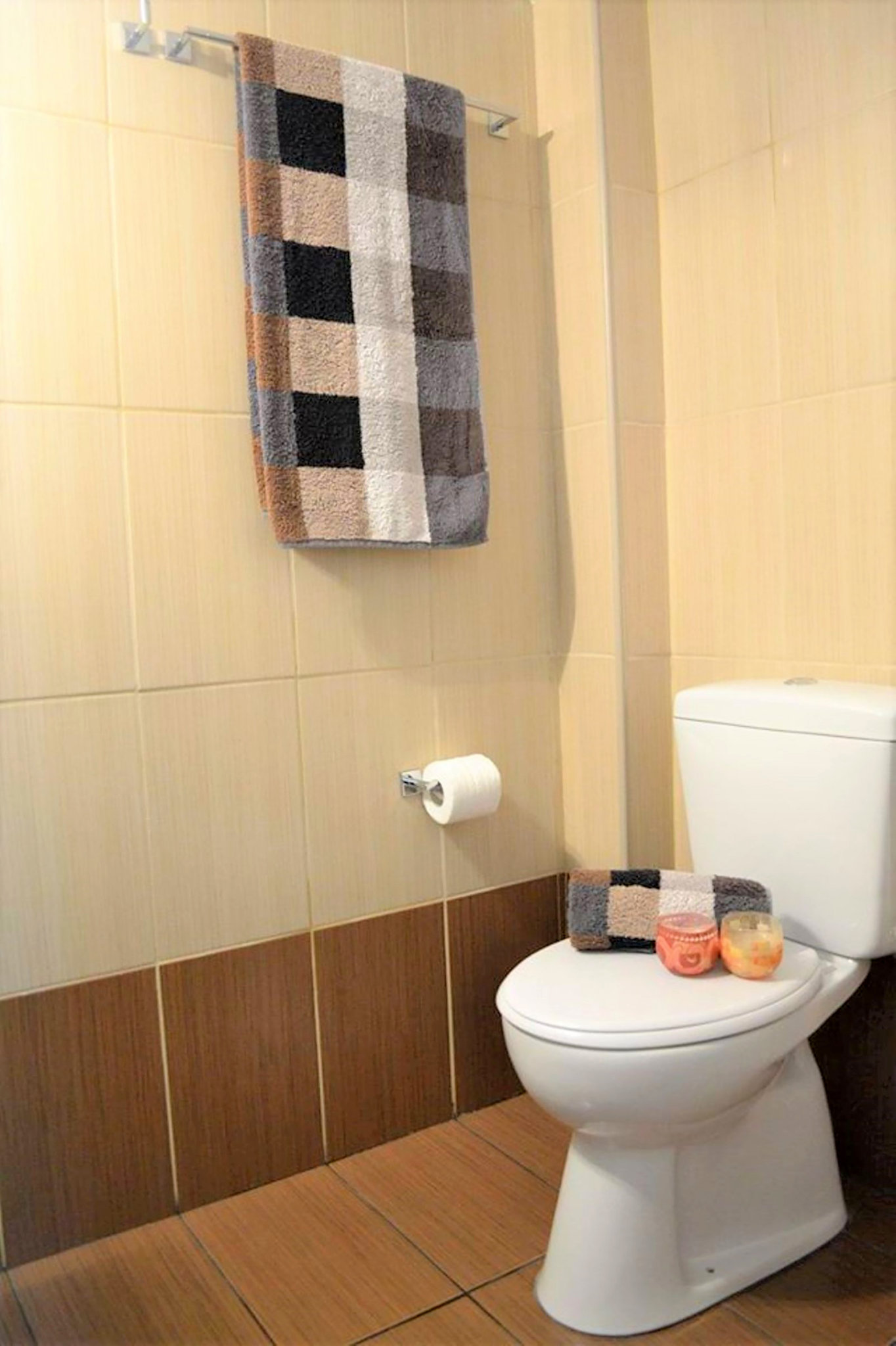 60_Apartment_Bathroom_Amenities_S