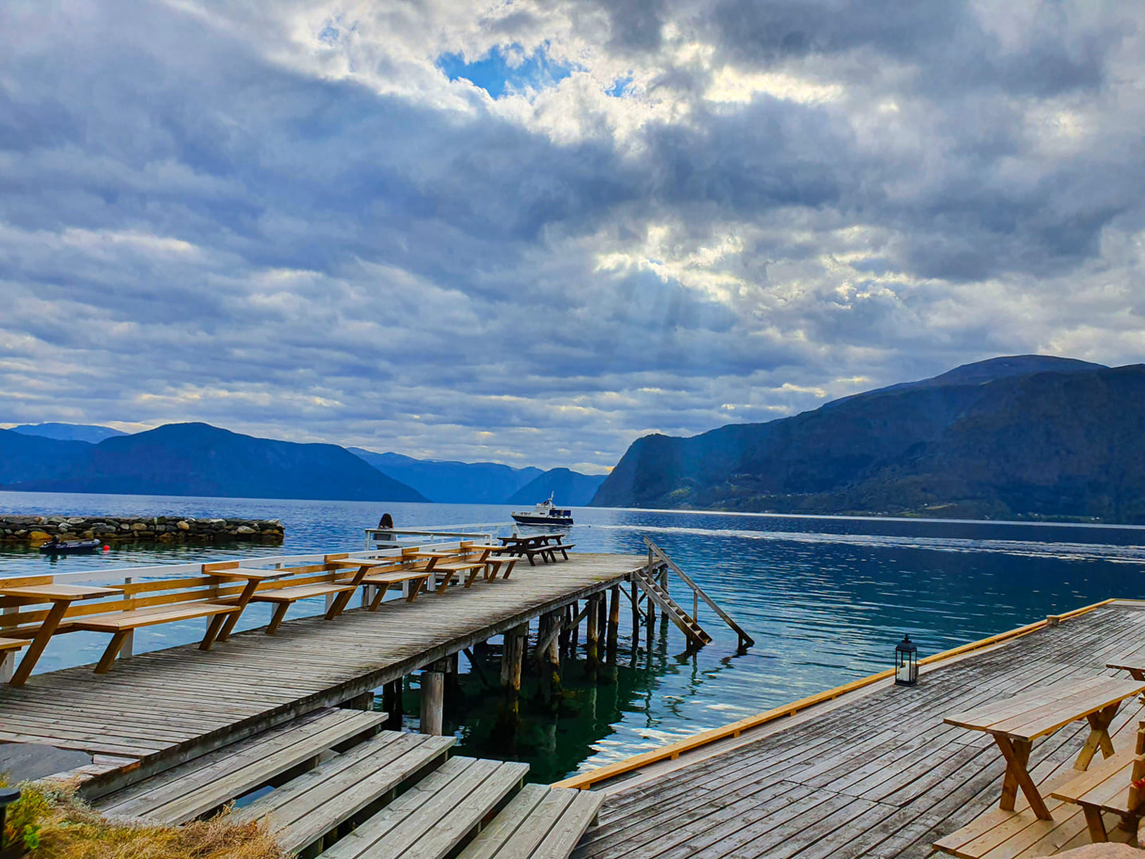 Leikanger_Hotel_View_S