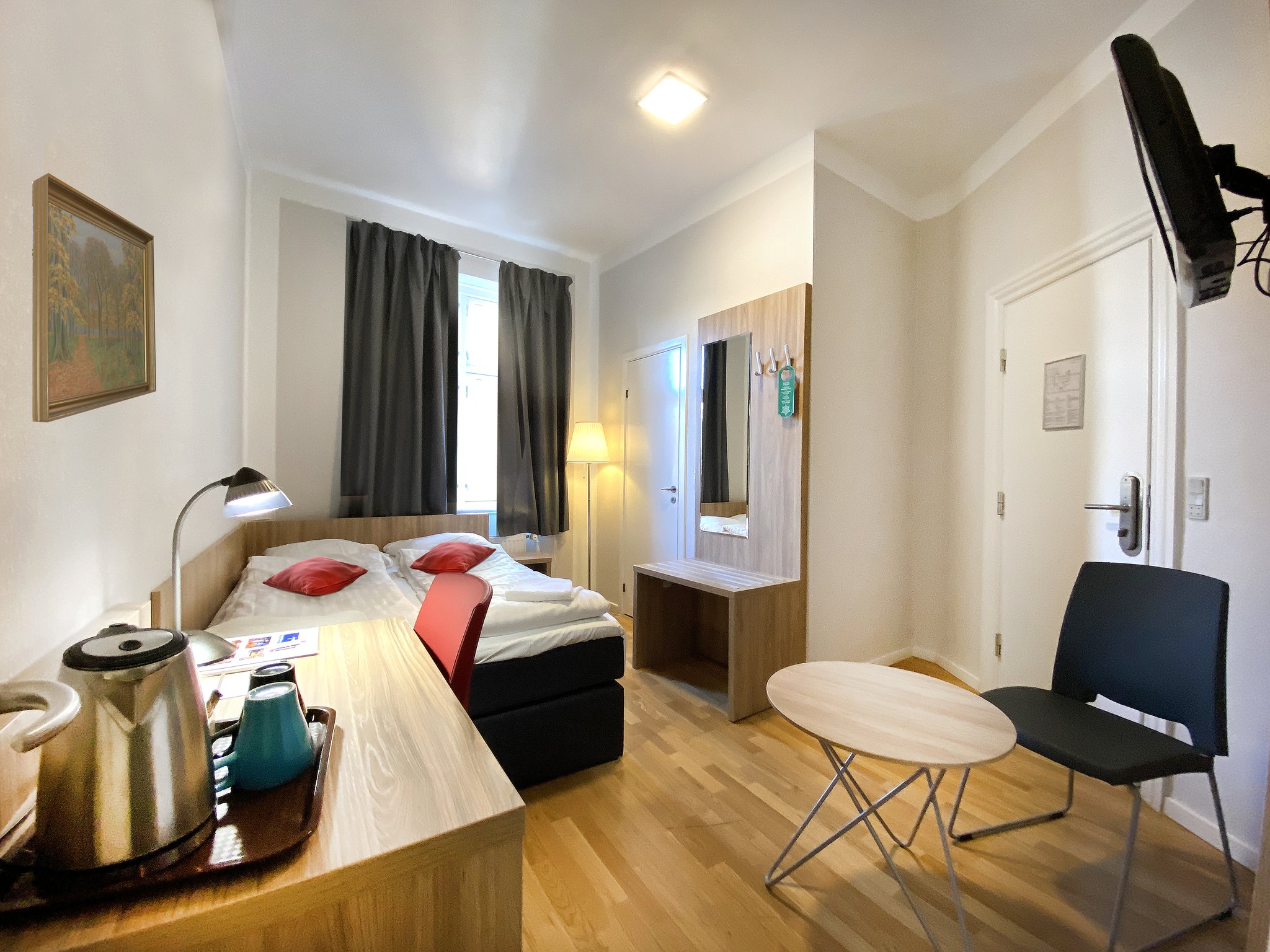 17516_large-single-room-small-double-room-hotel-skandia-b_S