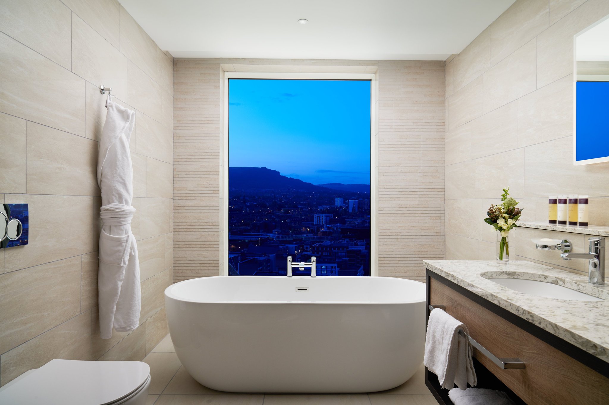 City_Suite_Bathroom_S