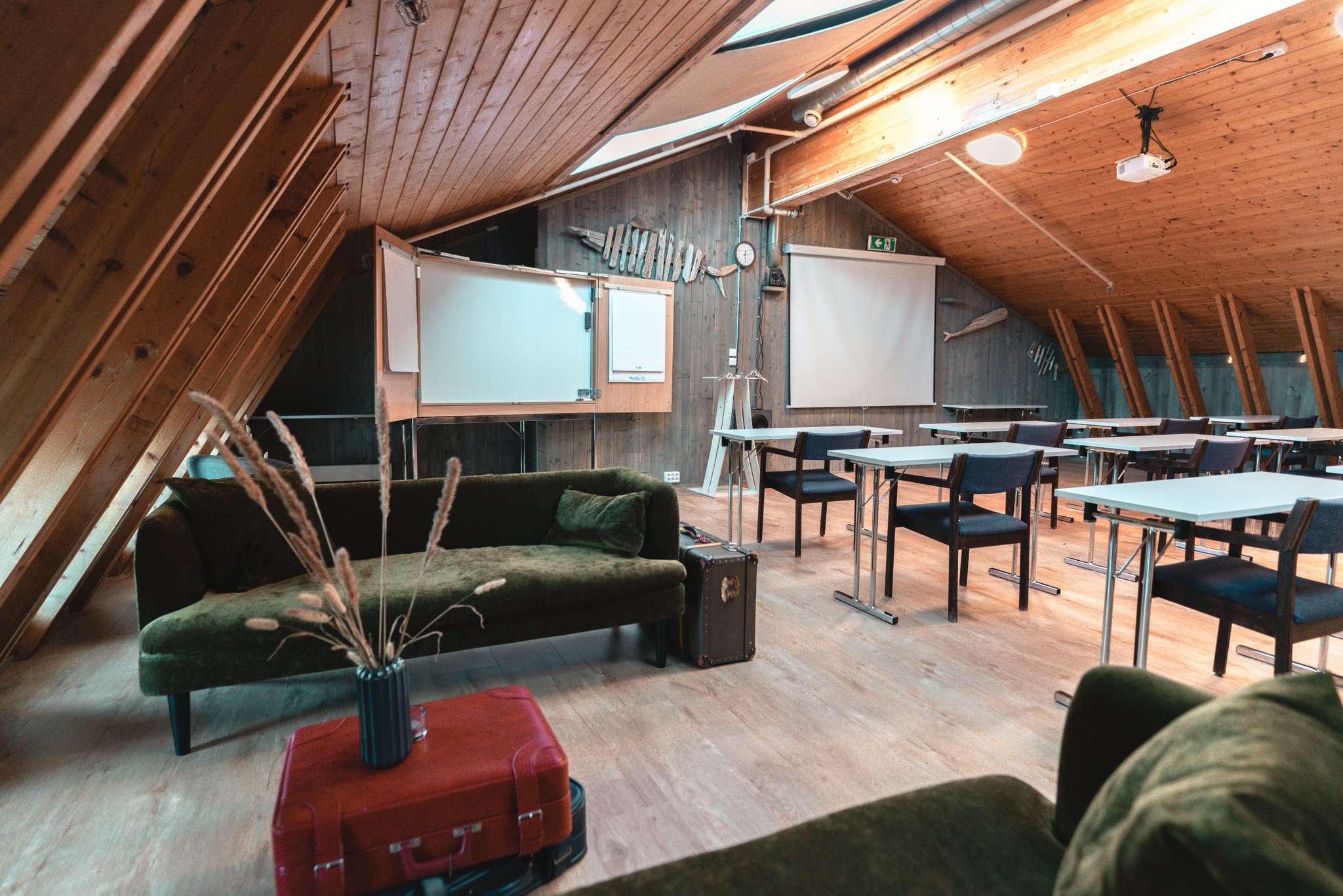 17148_conference-room-skaarungen-by-first-hotels-lofoten-_S