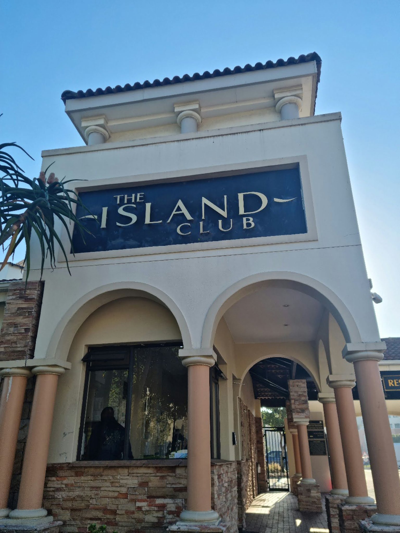 Island_Club_Exterior4_S