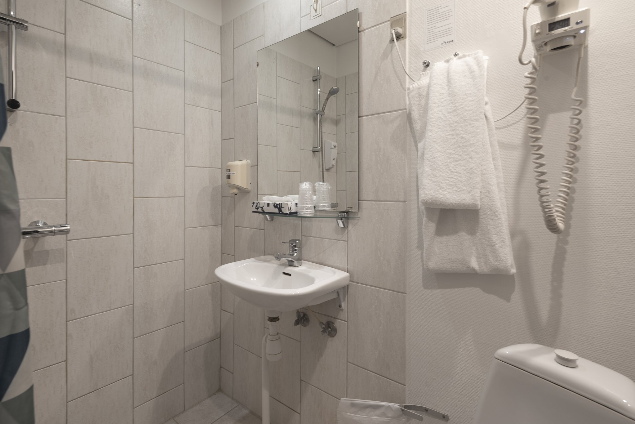 17385_bathroom-family-room-prinsen-hotel-aalborg-by-first_S