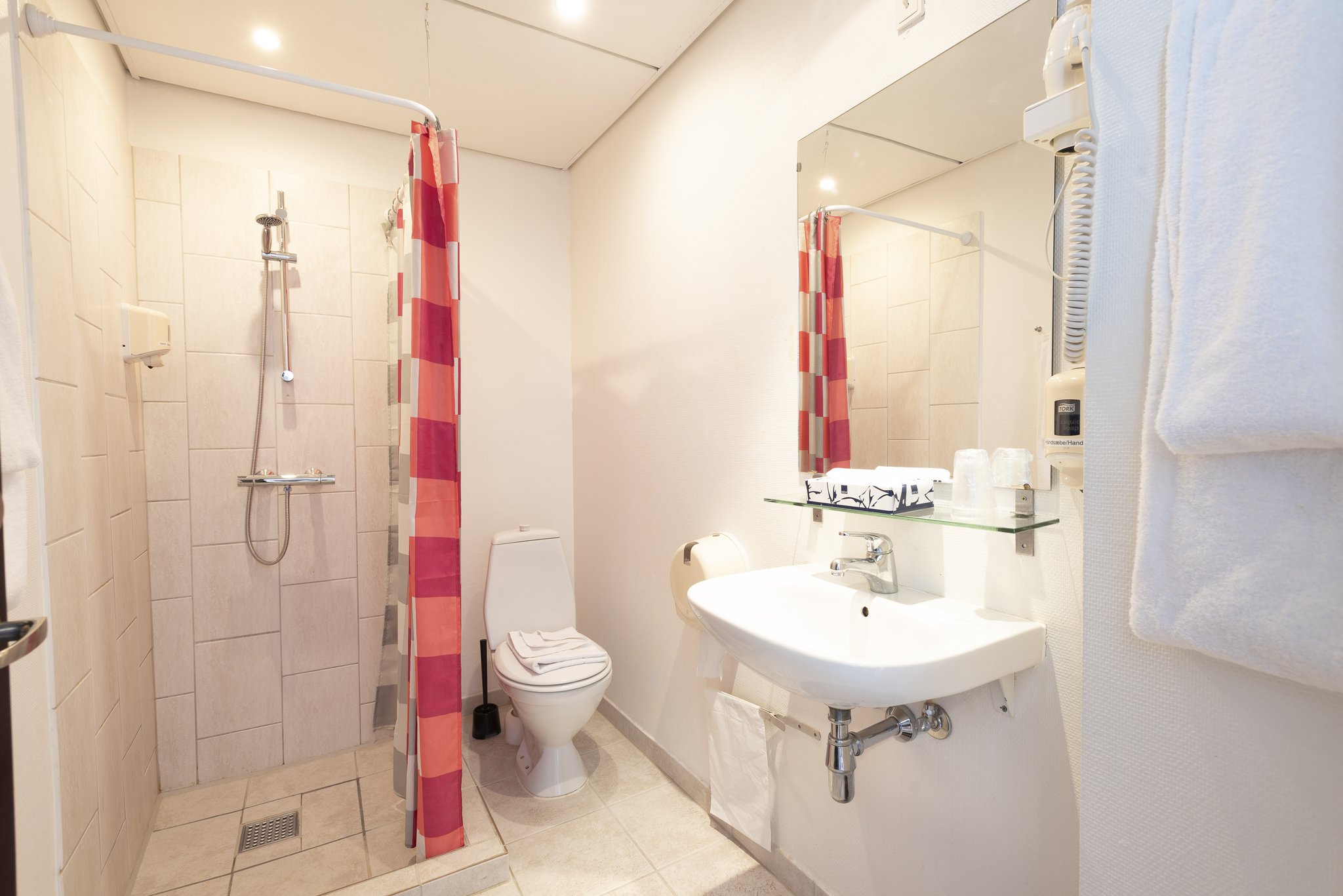 17354_bathroom-double-twinbed-room-prinsen-hotel-aalborg-_S