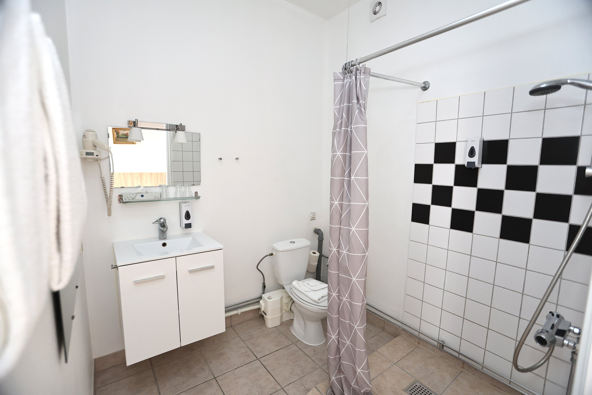 17509_bathroom-family-room-for-4-hotel-skandia-by-first-h_S