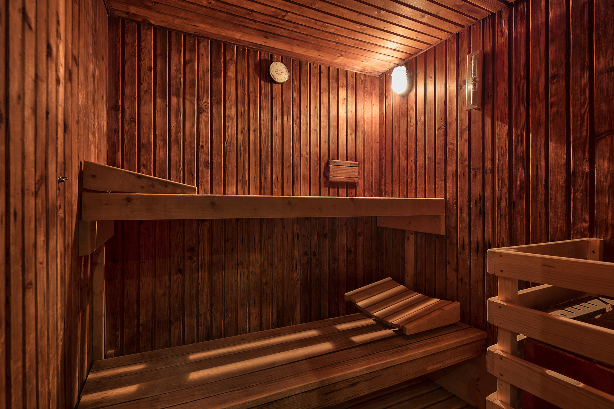 Four_Stones_Spa_Sauna_S