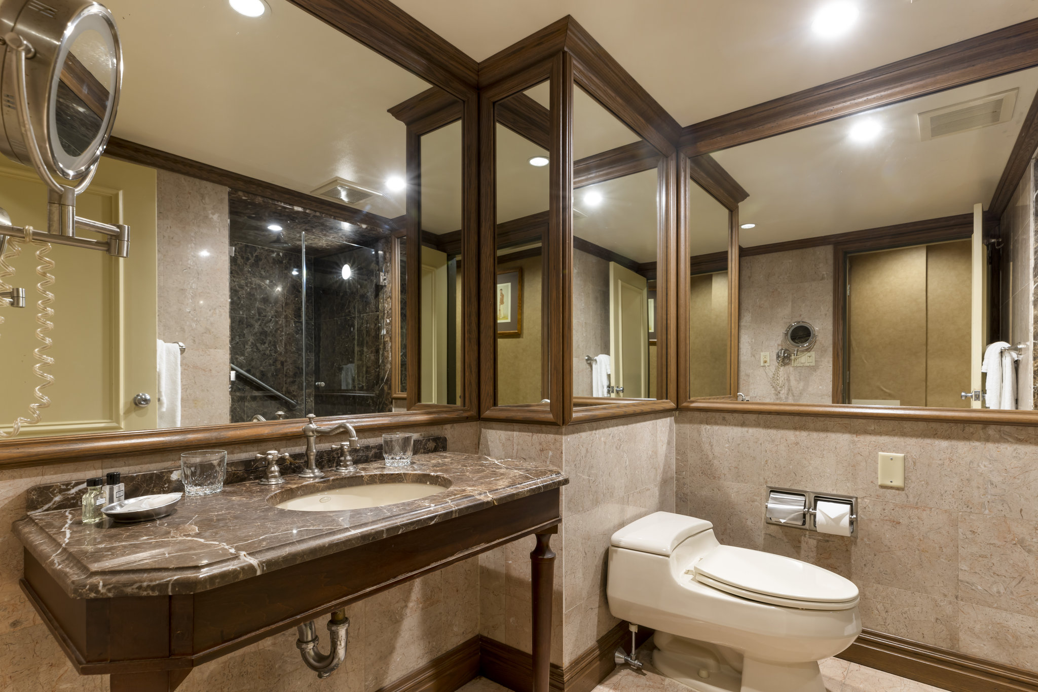 Suite_Two_Queen_Beds_Bathroom2_S