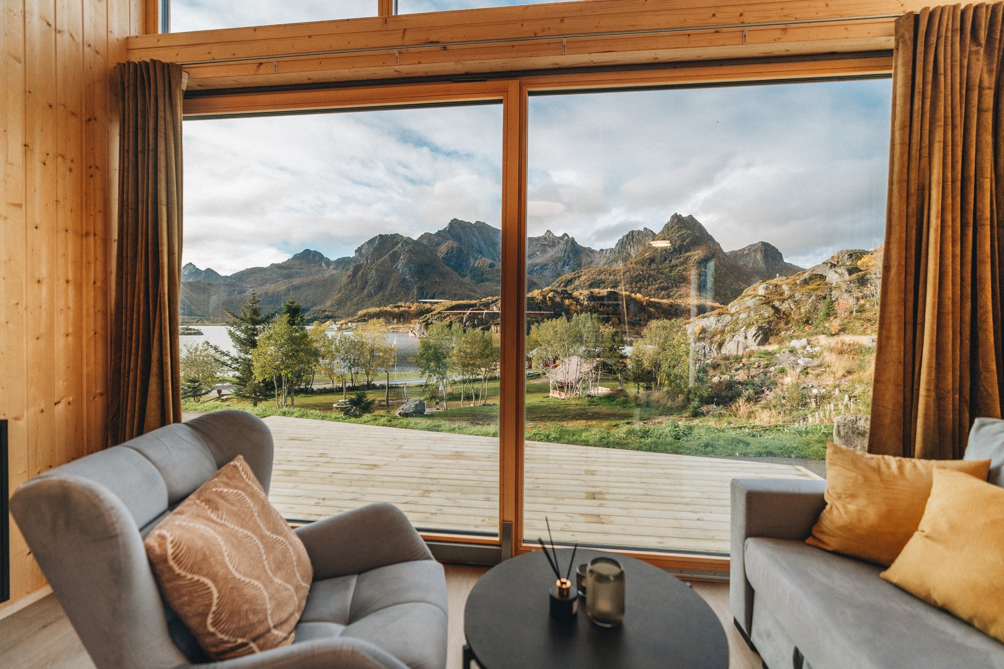 17124_top-row-cabin-skaarungen-by-first-hotels-lofoten-6_S