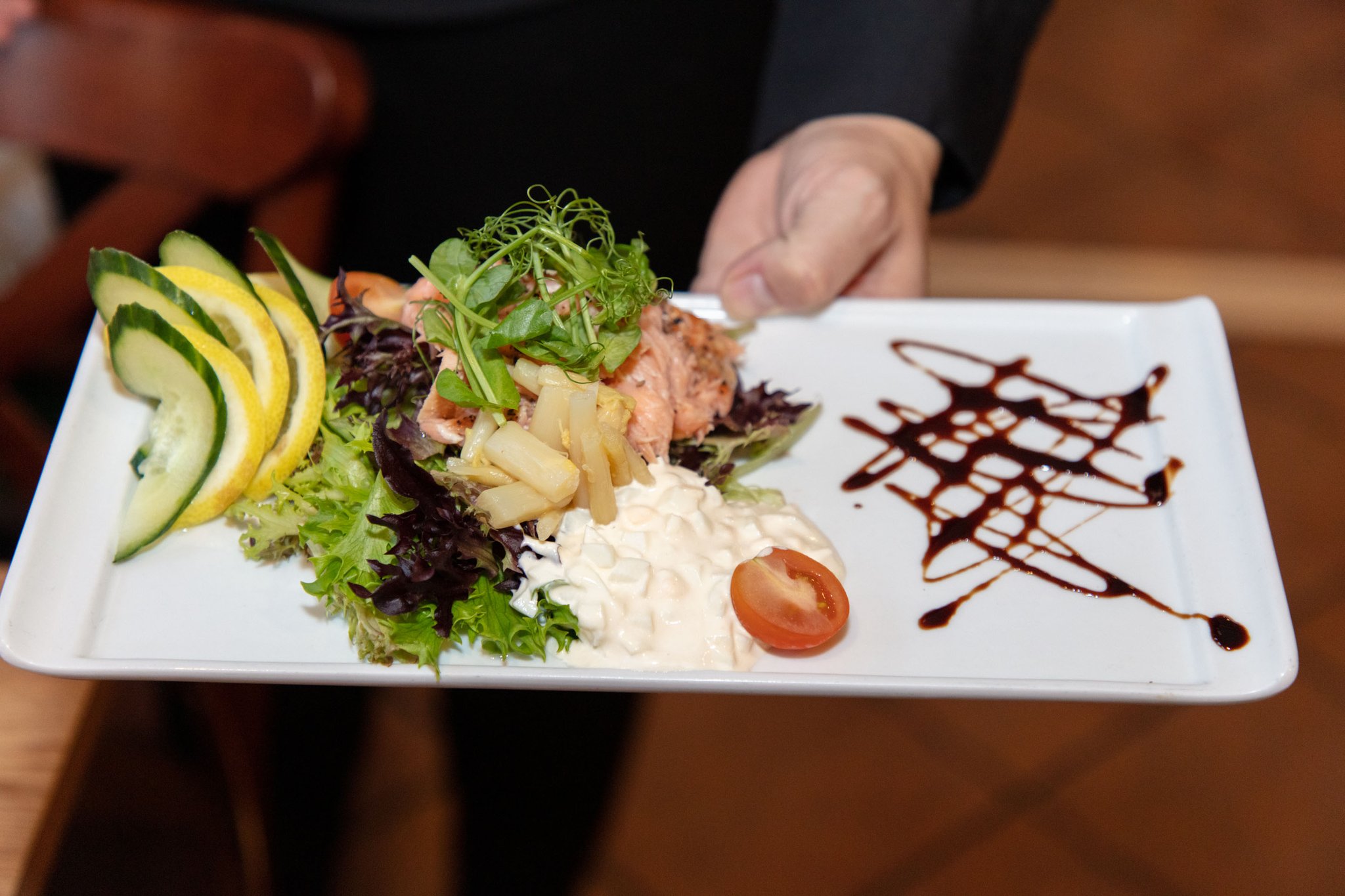 18549_salmon-dish-restaurant-foldens-hotel-first-partner-_S