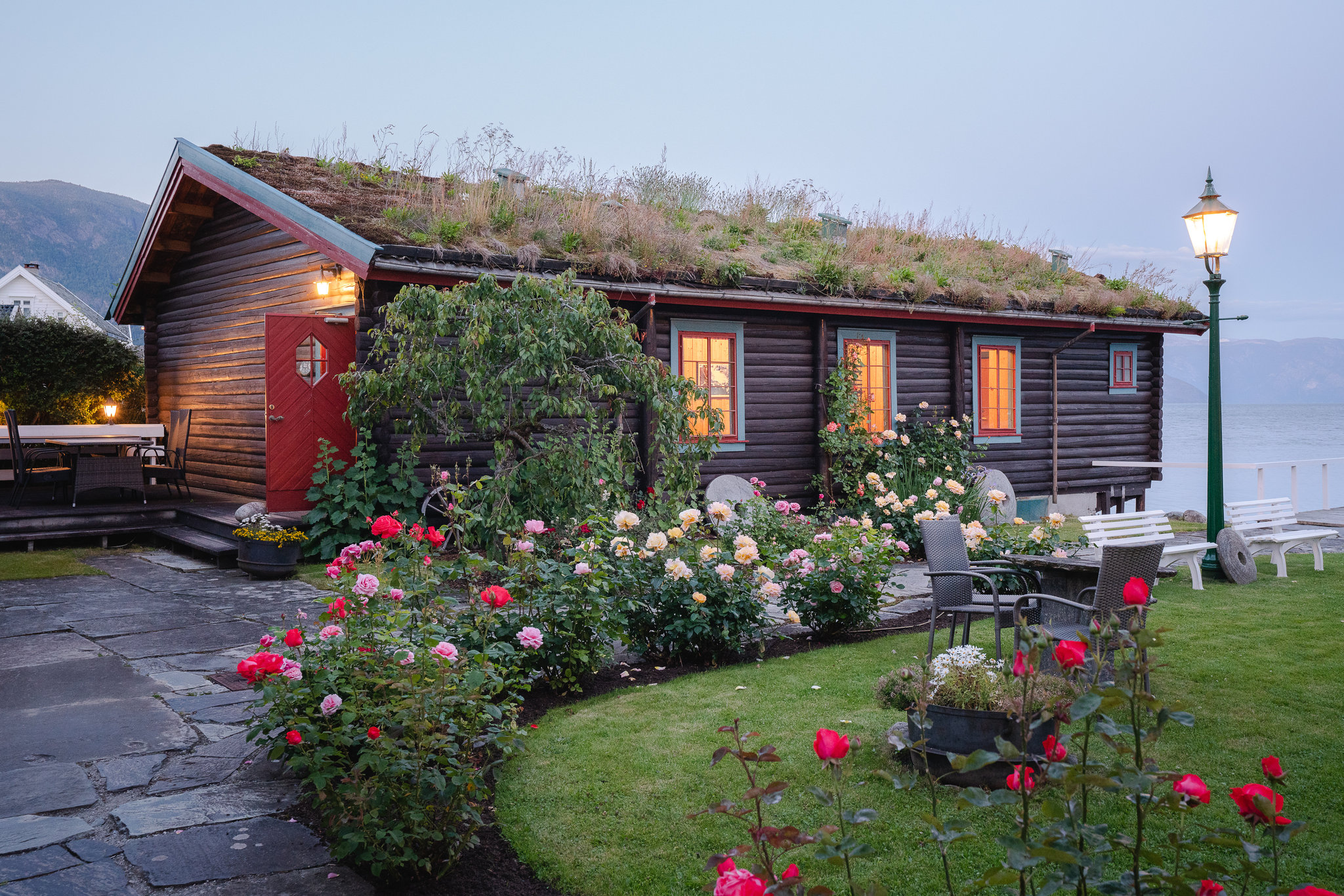 Leikanger_Fjordhotell_Exterior_1_S