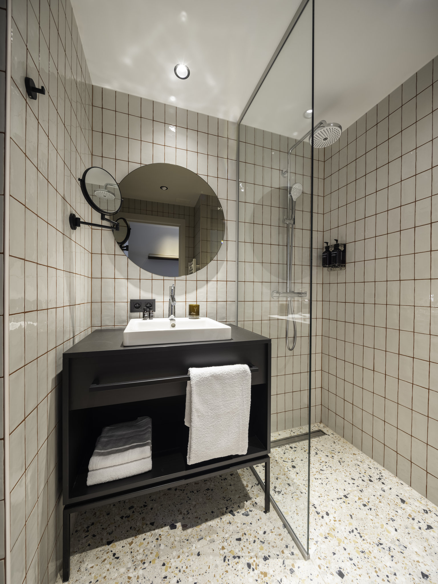 Standard_Bathroom_S