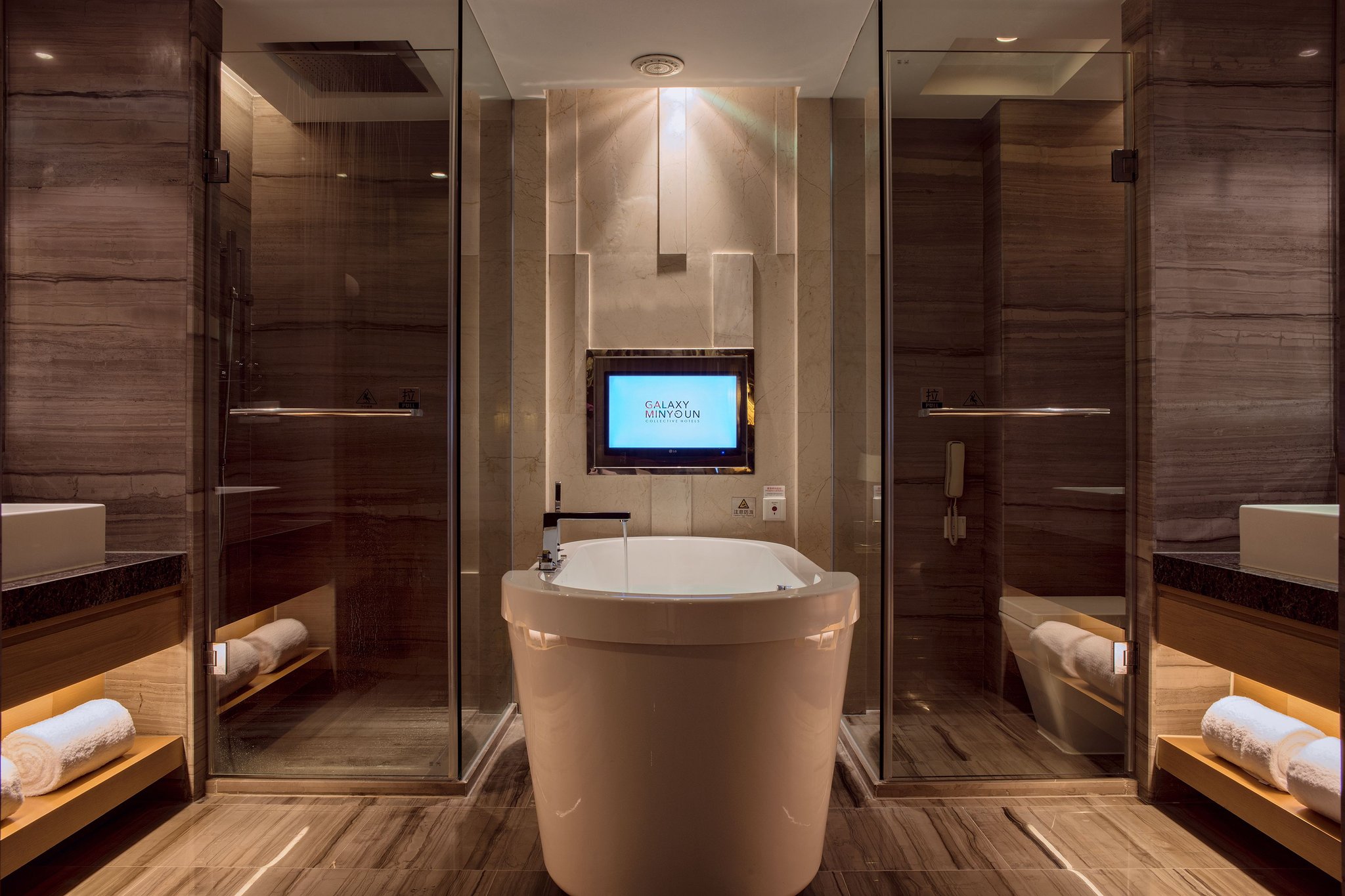 Executive_Suite_Bathroom2_S