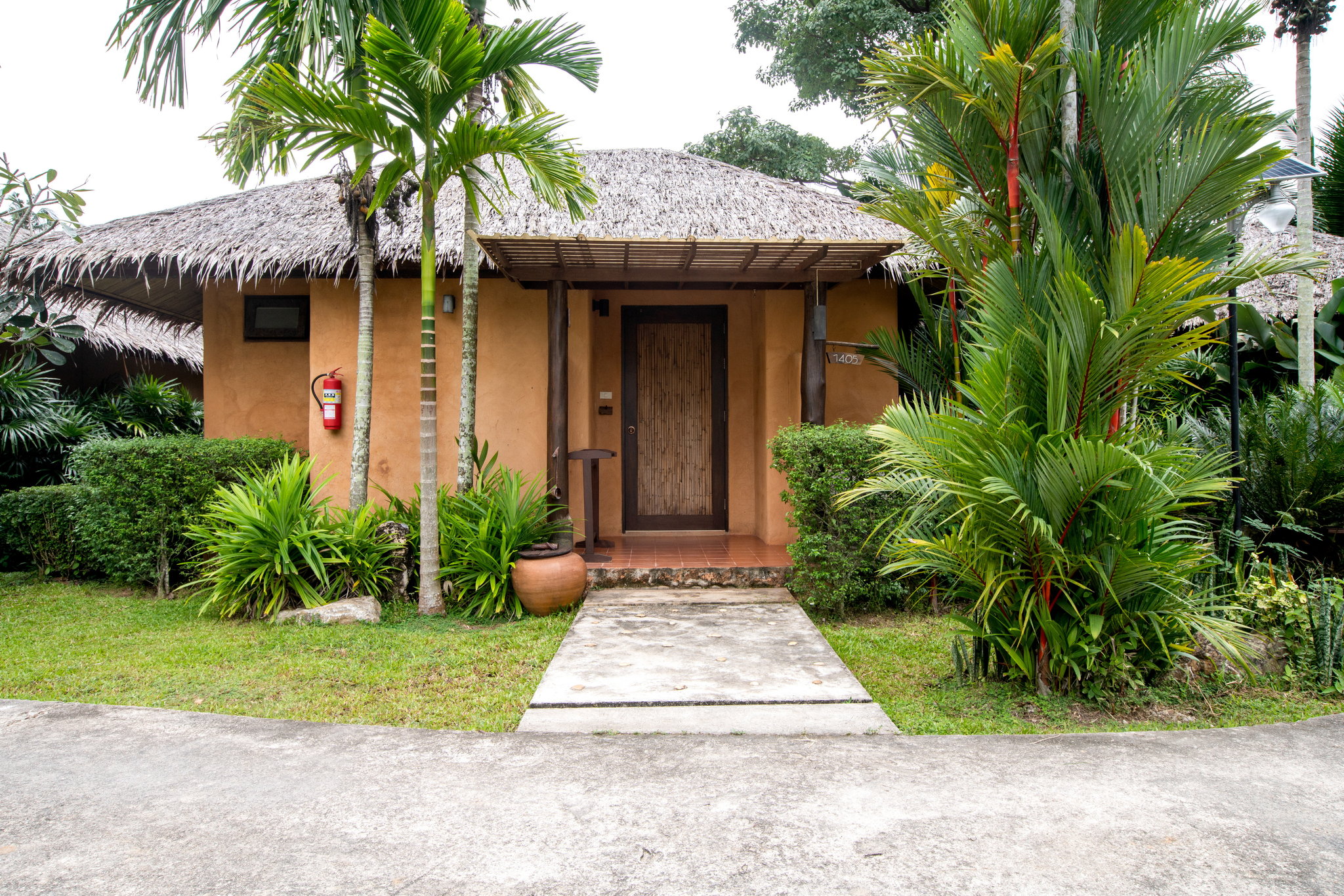 Grand_Pond_View_Cottage_Exterior_S