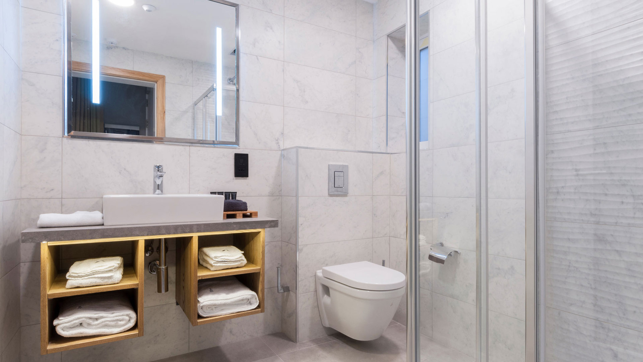 AX-The-Saint-John—Comfort-Quad-Room—Bathroom-2_S