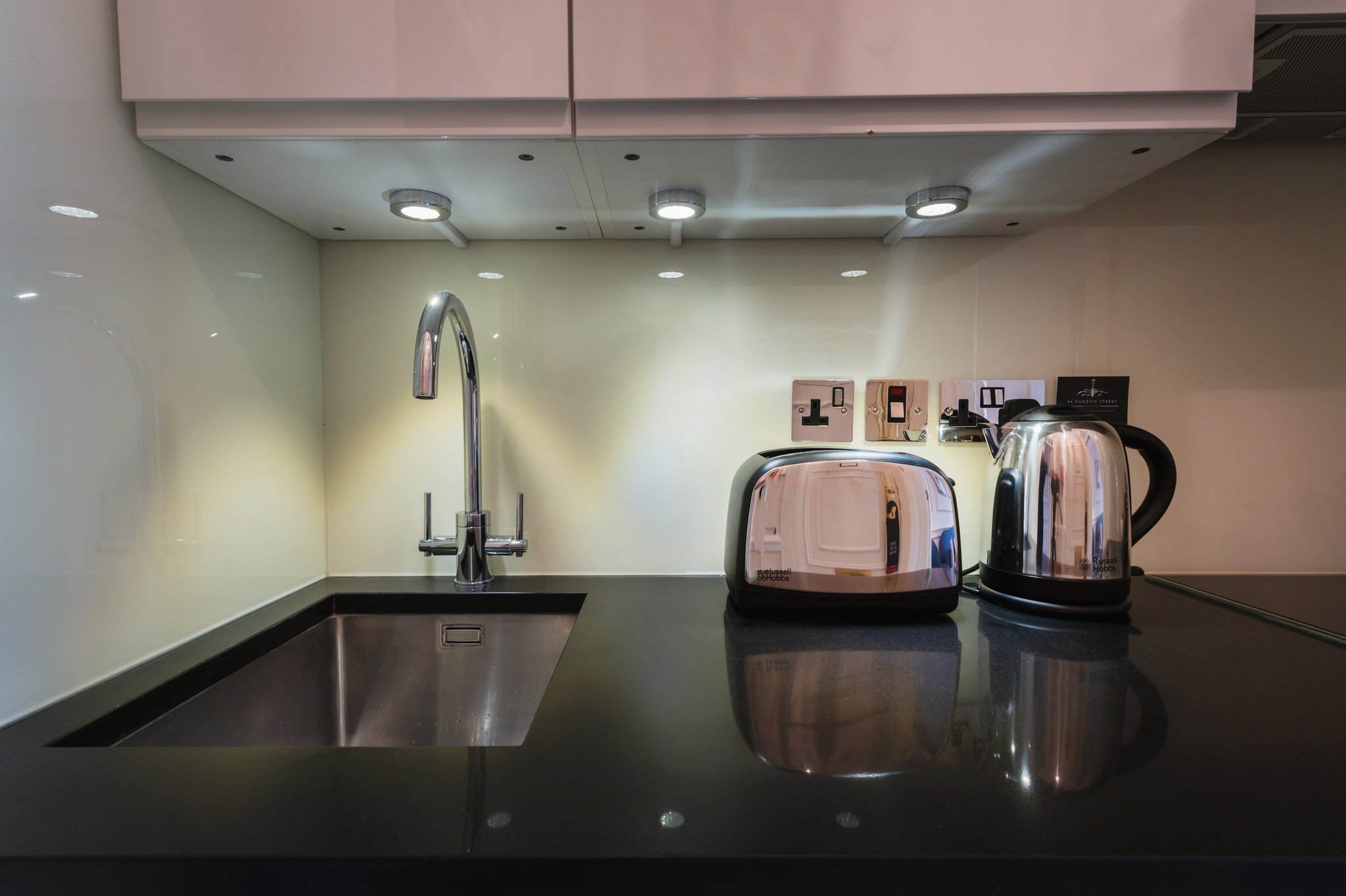 One_Bedroom_Apartment_Kitchen_Amenities_S