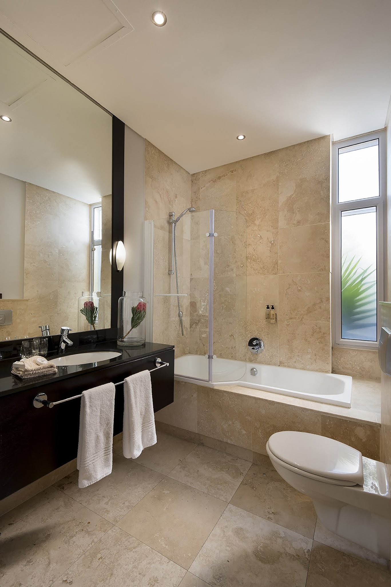 Luxury_Room_Bathroom_S