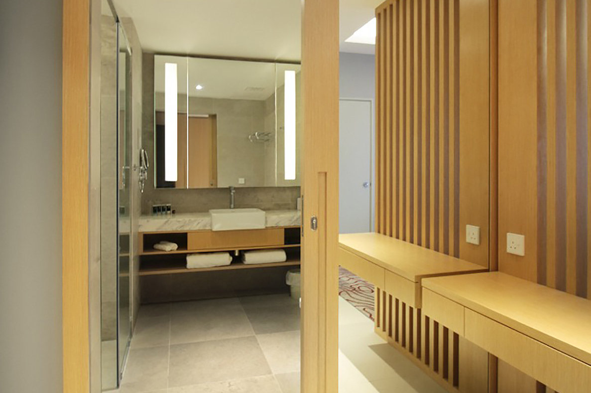 Executive_Suite_bathroom_S