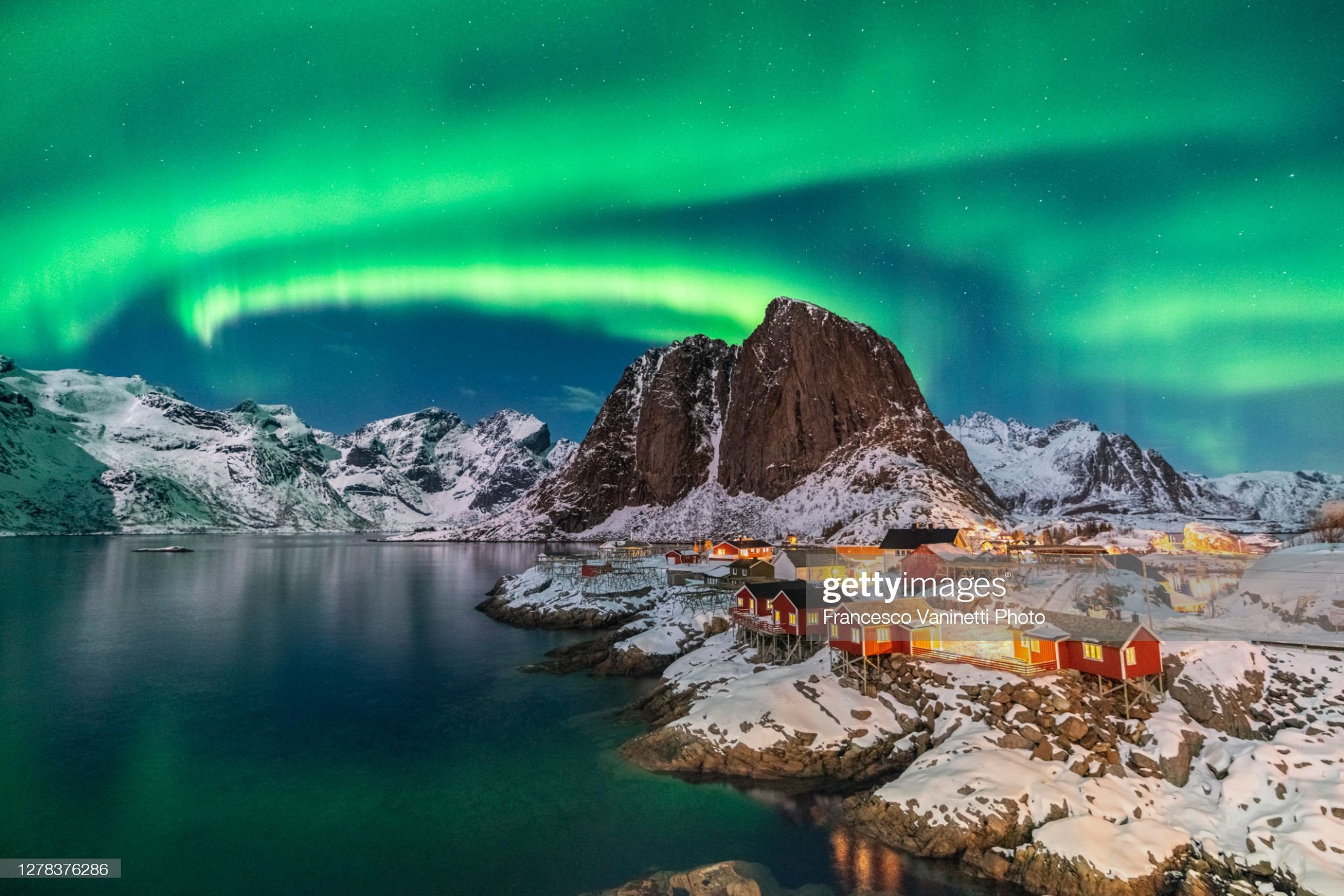 17183_northern_lights-lofoten-gettyimages-1278376286_S