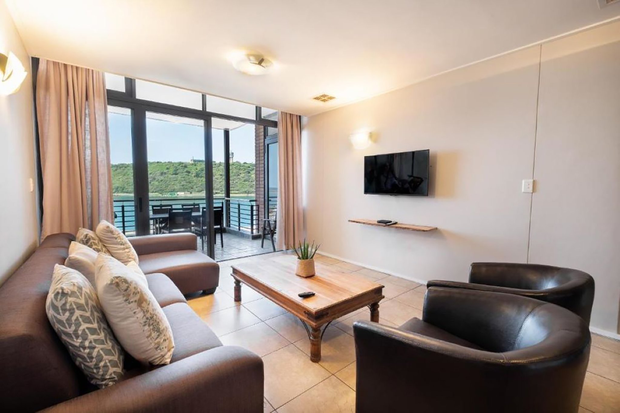 Deluxe_Harbour_View_Two_Bedroom_with_Balcony_S