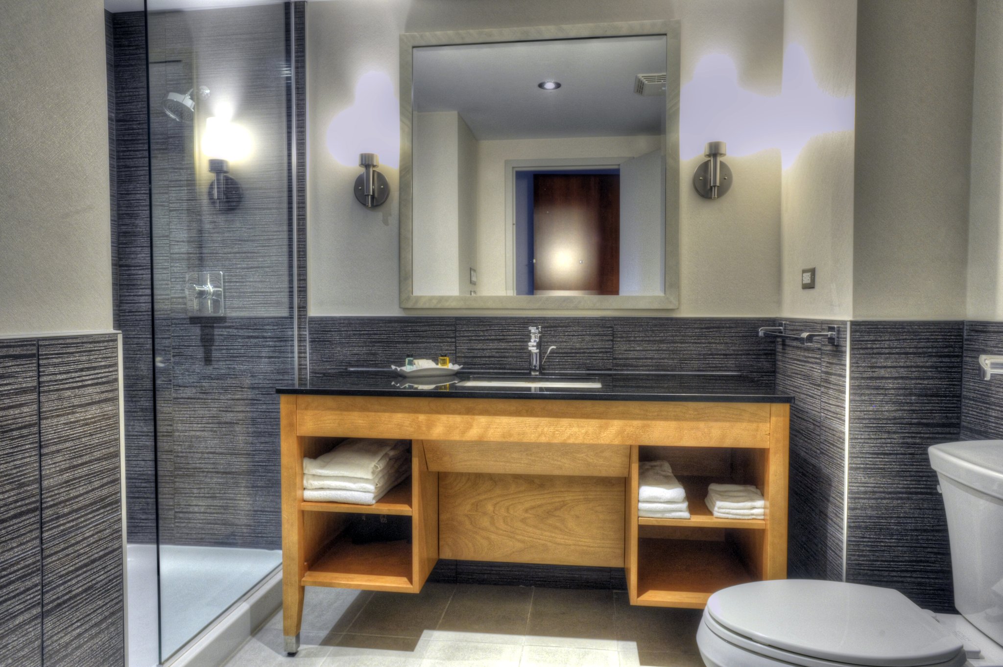 Loft_Junior_Suite_Bathroom_S