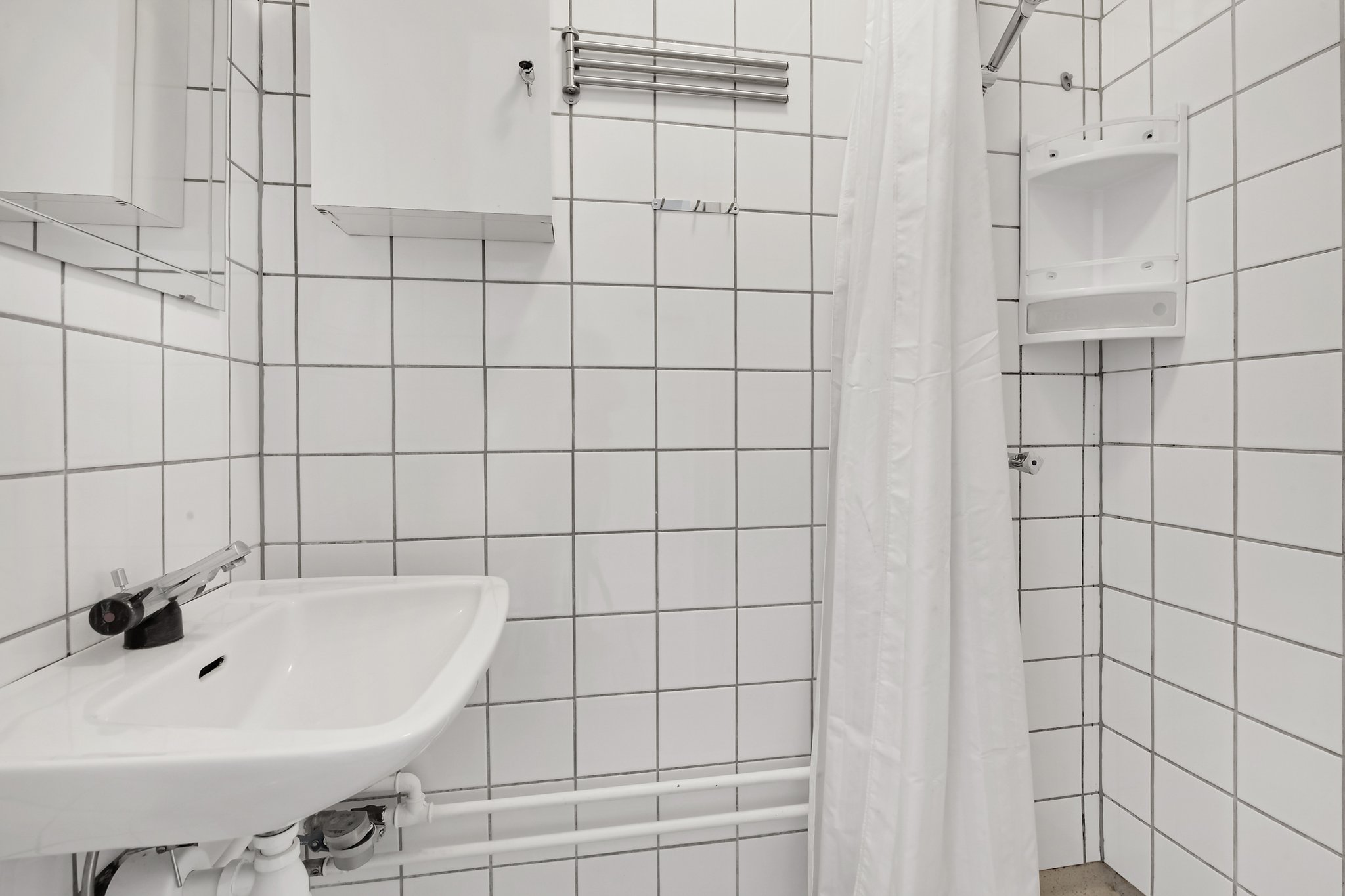 19568_bathroom-two-room-apartment-norrebro-sankt-hans-gad_S