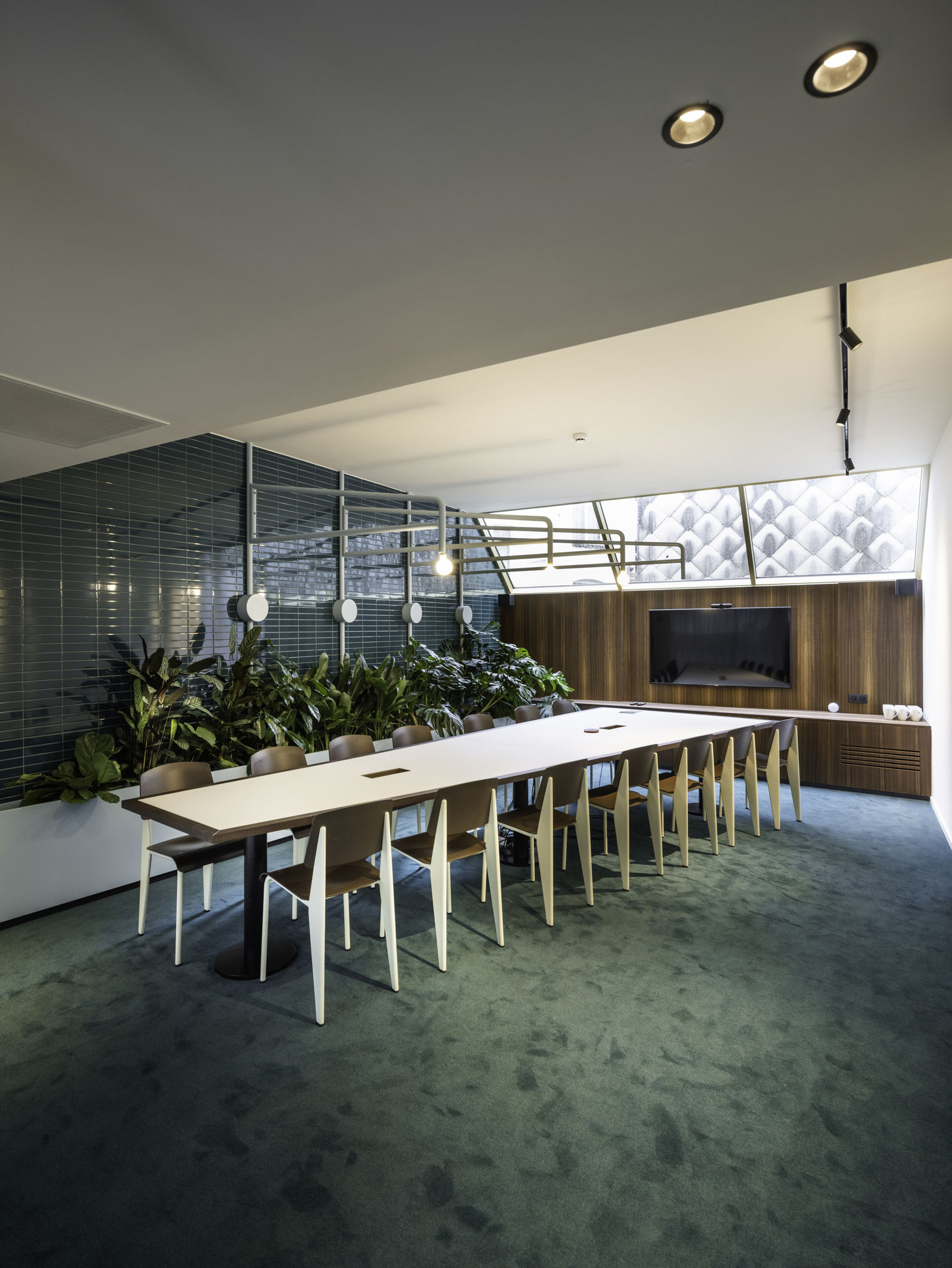 The_Big_Meeting_Room_S