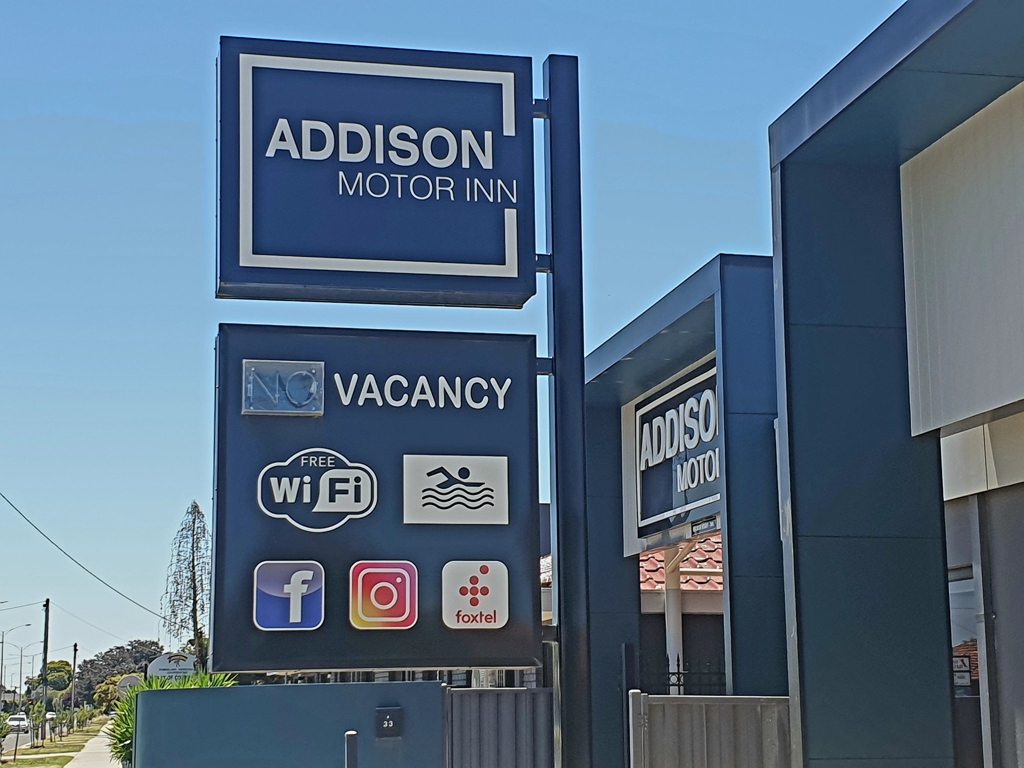 Addison_Motor_Inn_Street_Sign_S