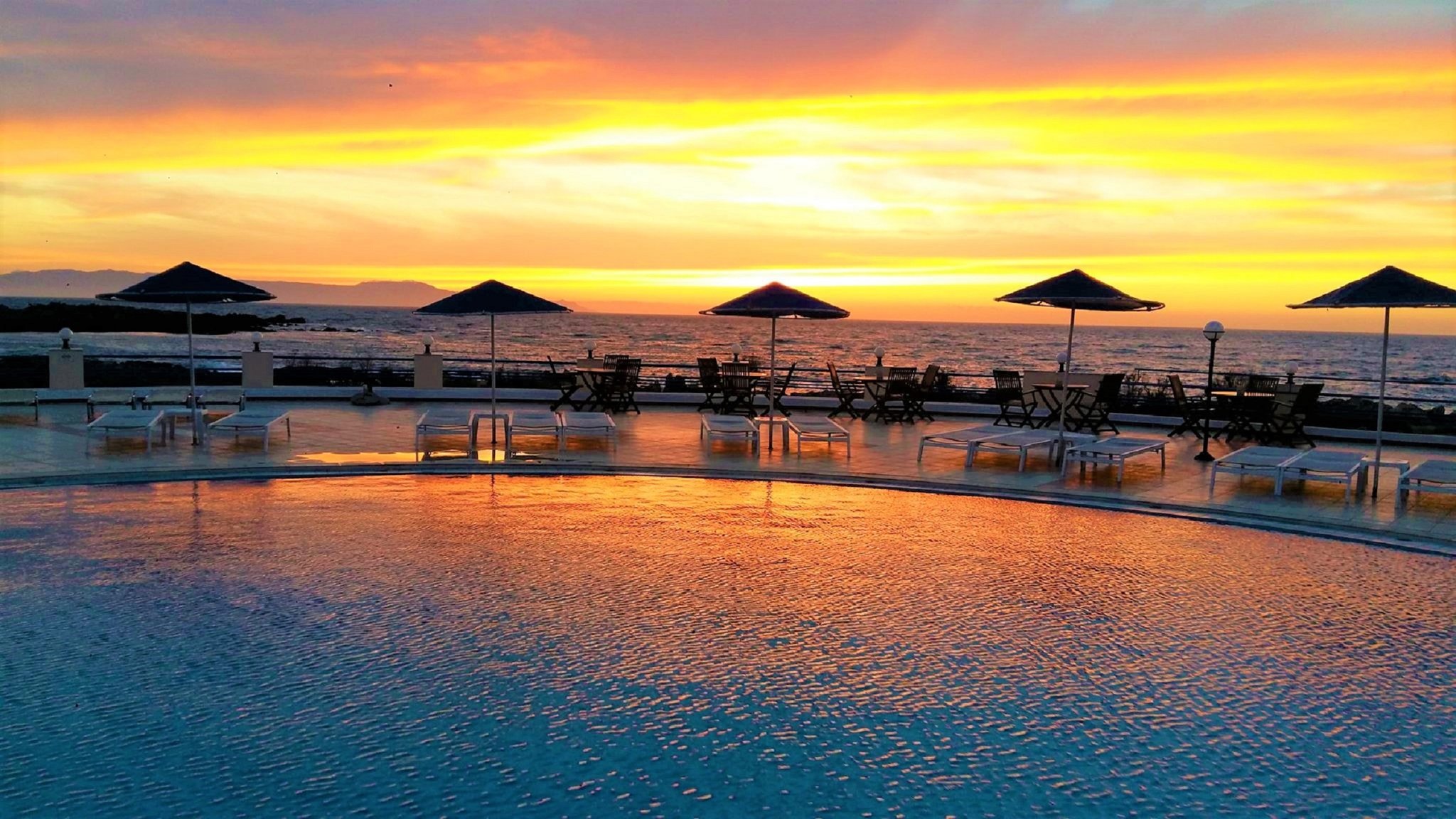 9_Outdoor_Pool_Sunset_S