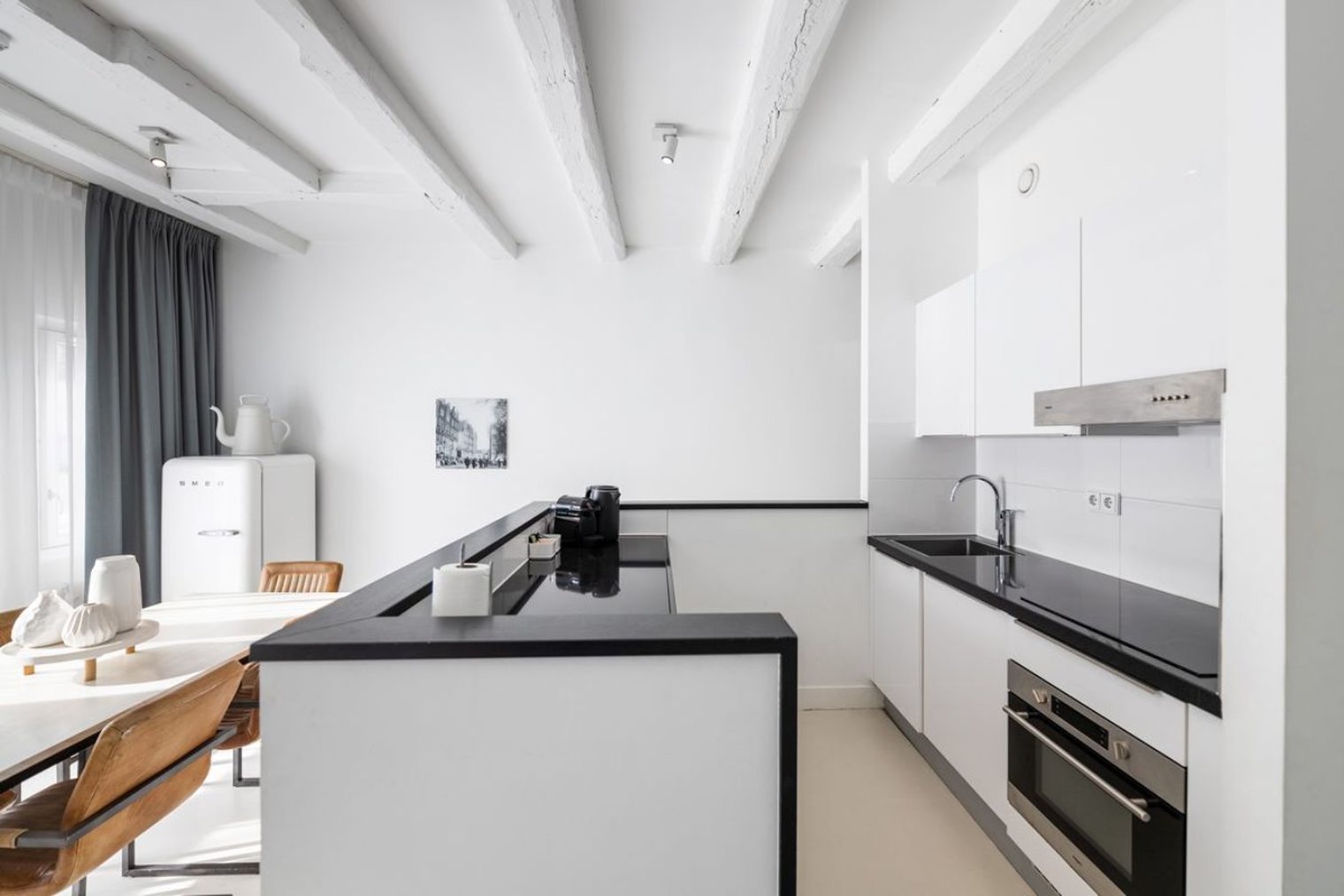 yays-Zoutkeetsgracht-canal-kitchen.jfif_S