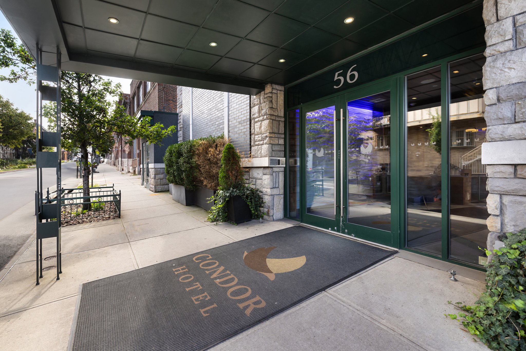 Hotel_Entrance_S