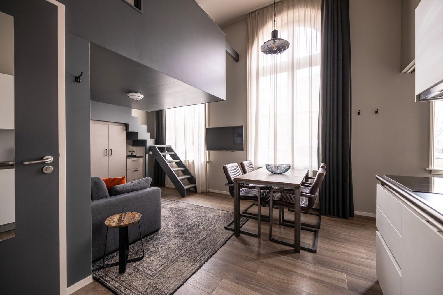 yays-Oostenburgegracht-duplex-one-bedroom-dining.jfif_S