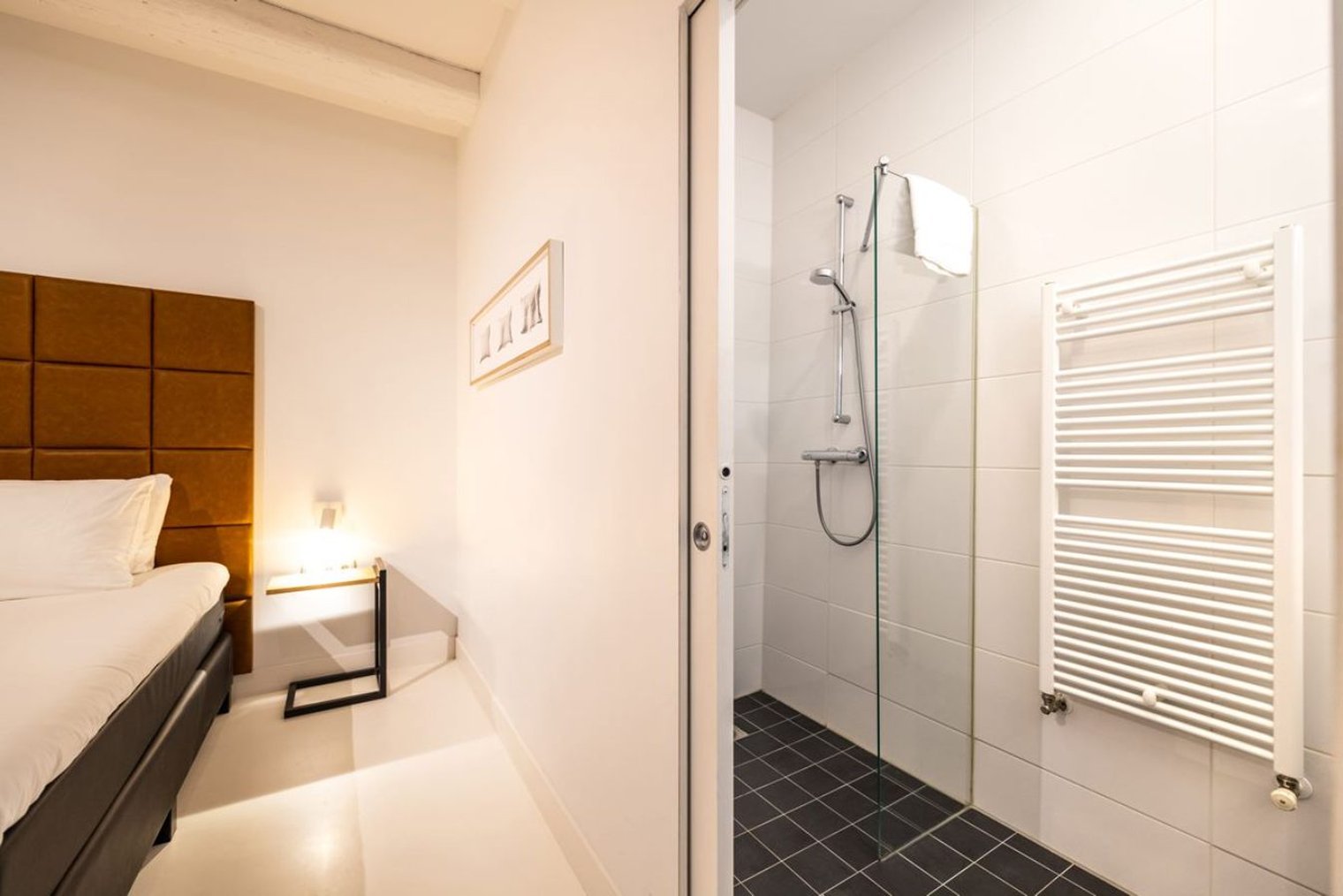 yays-Zoutkeetsgracht-comfort-A-shower.jfif_S