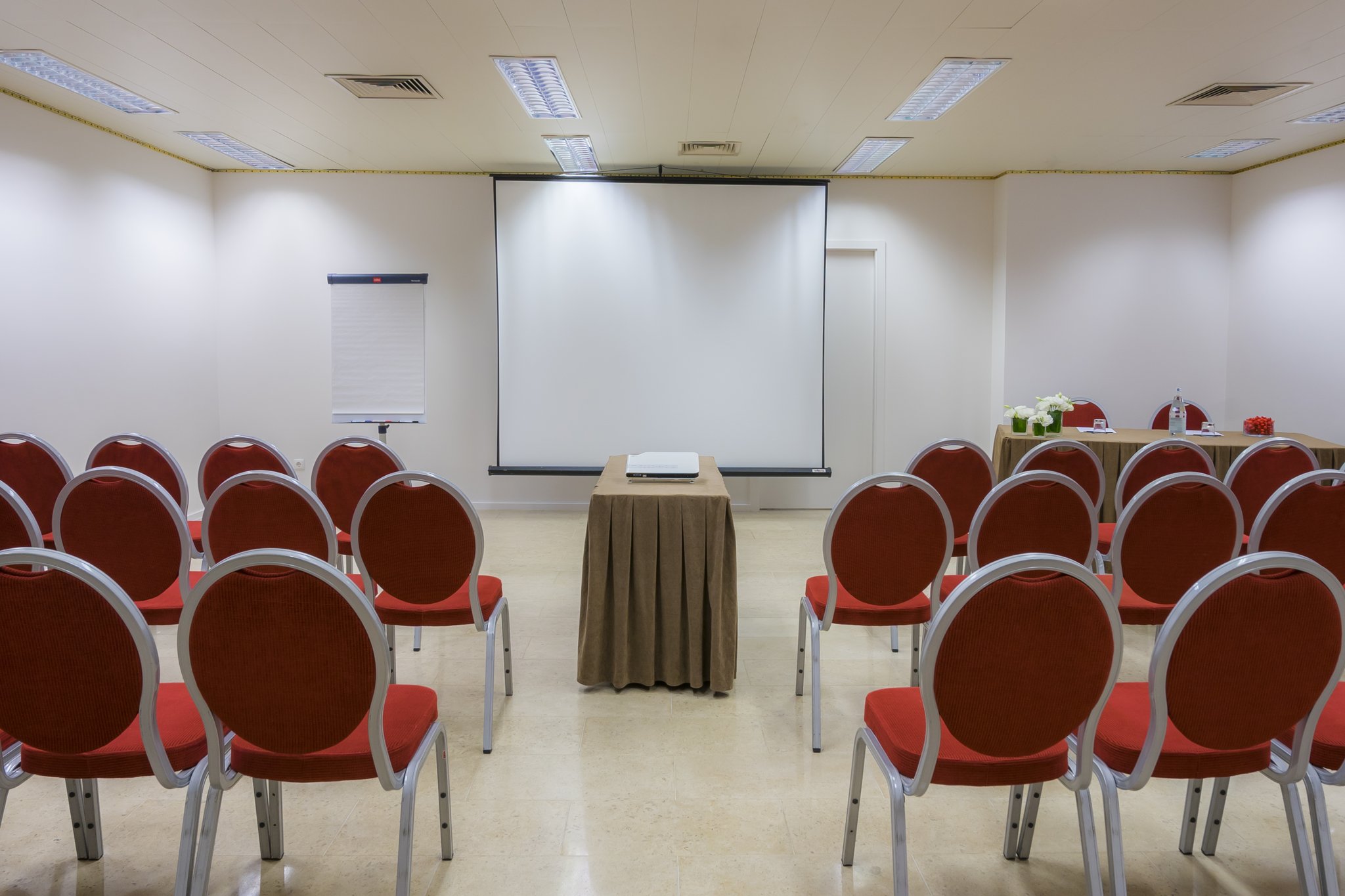 Braganca_Conference_Room_Montagem_Plateia_S