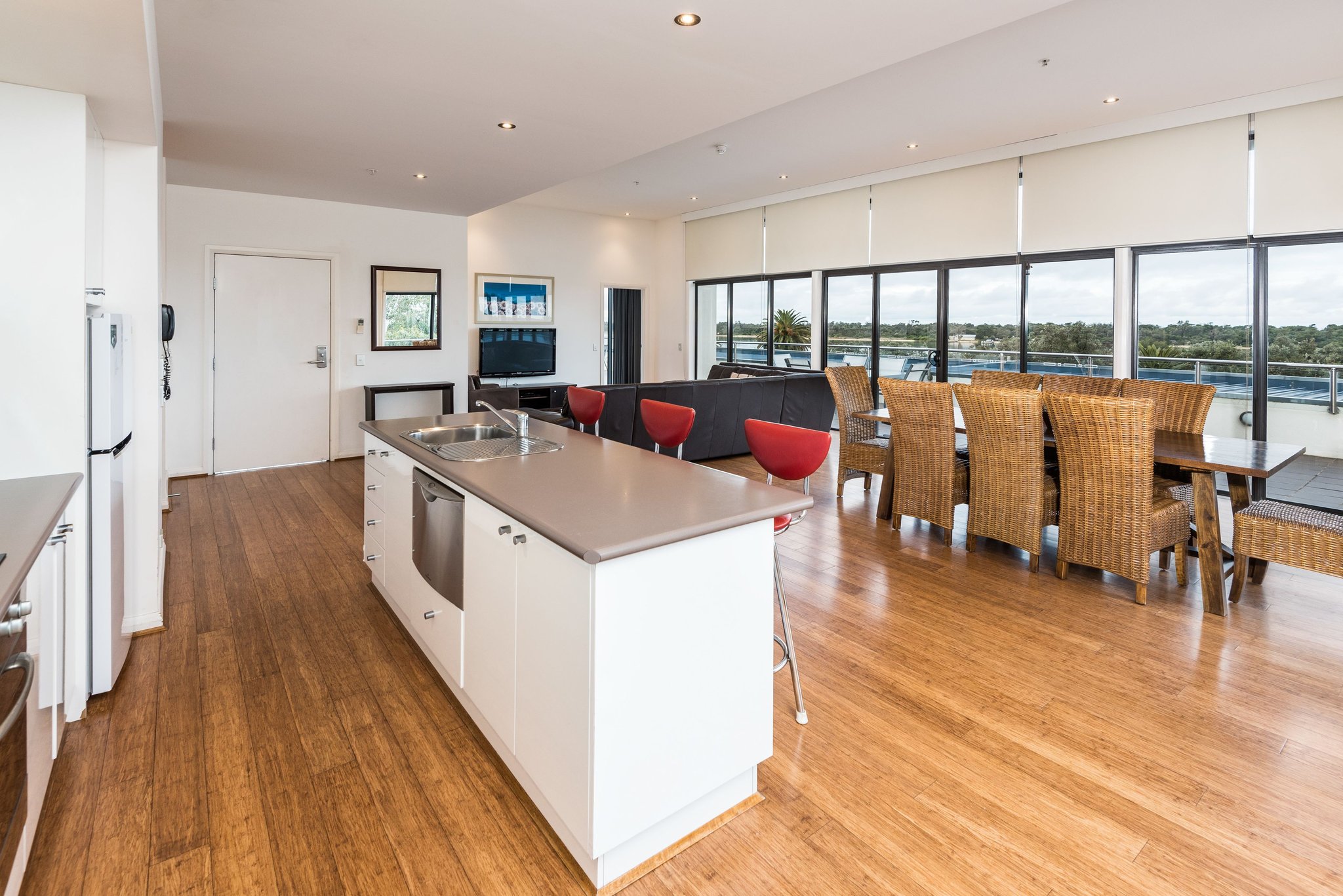 Three_Bedroom_Deluxe_Apartment_Kitchen_S