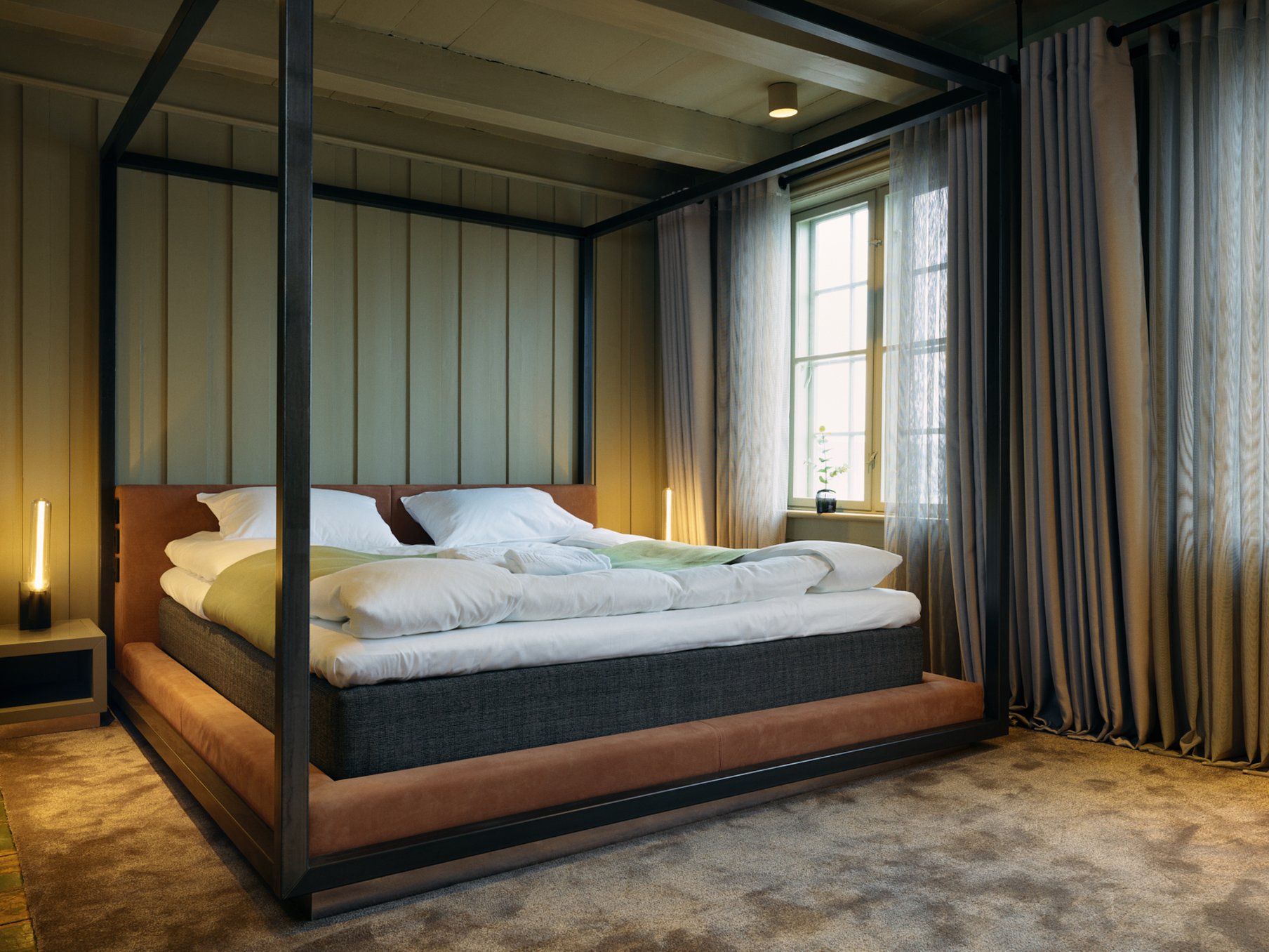 Deluxe_double_room_2_S