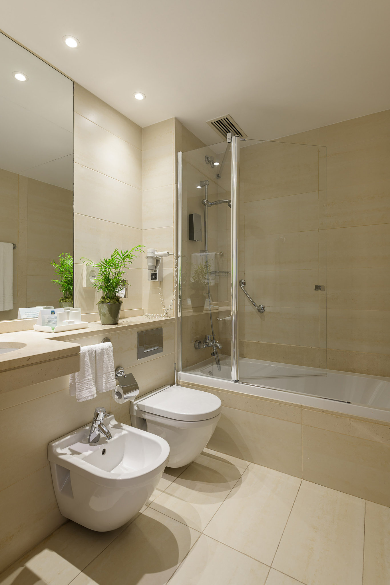 Bathroom_all_room_types_S