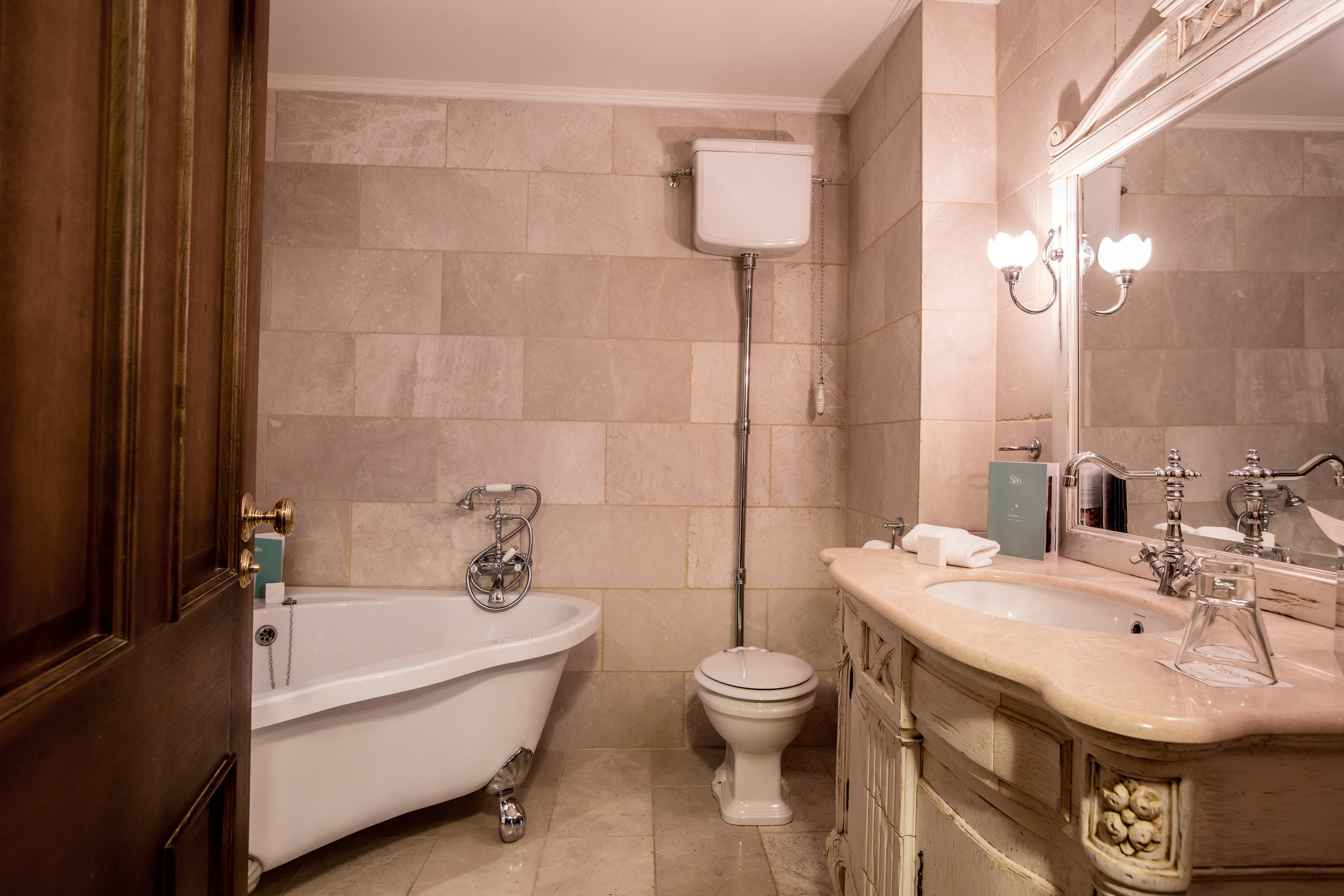 Suite_1857_Bathroom_S