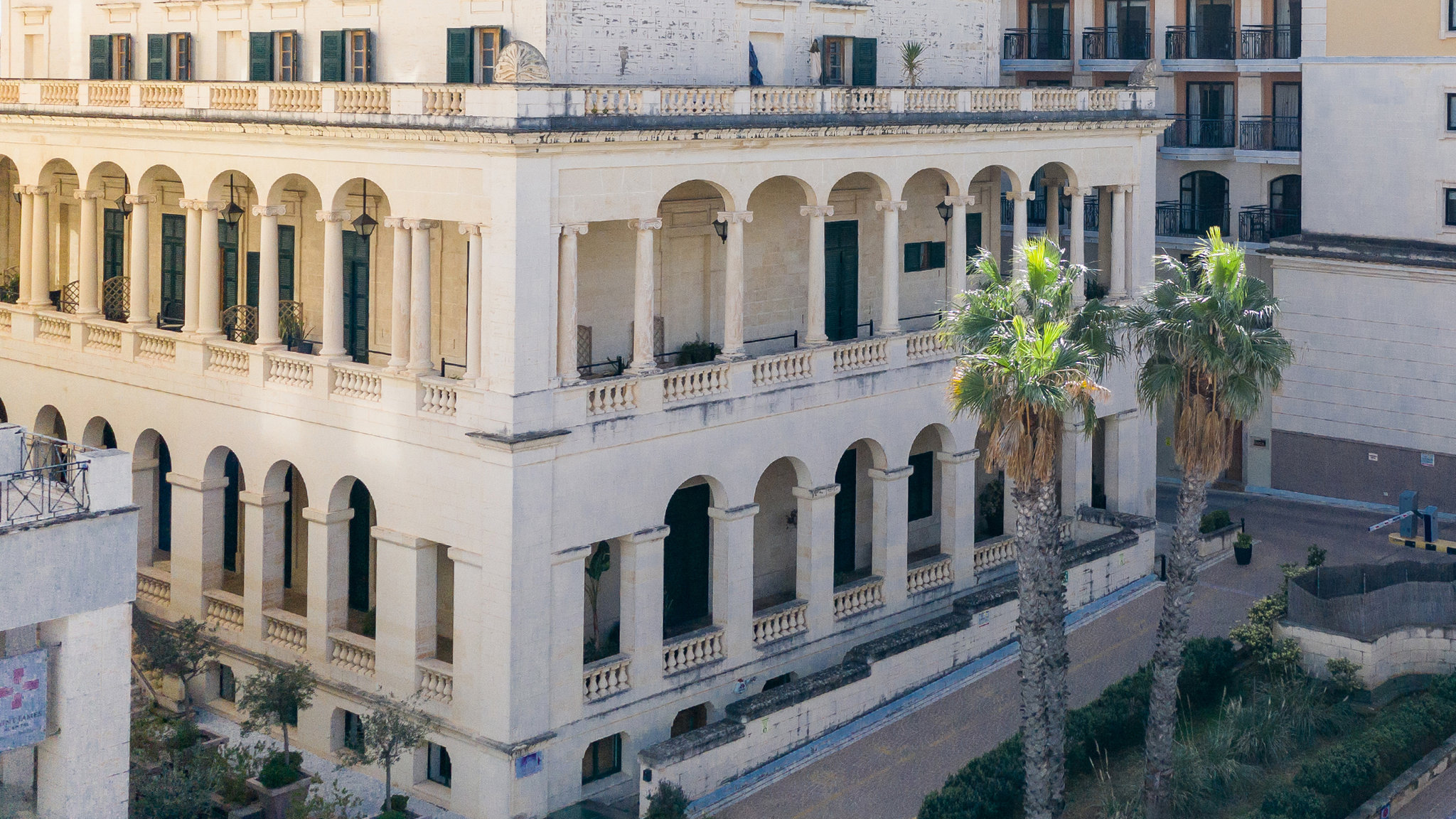 AX_Palazzo_Capua_-_Facade_S
